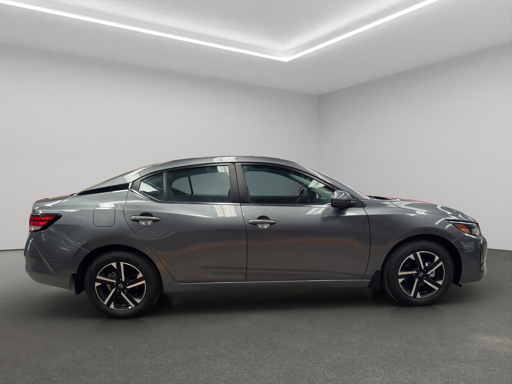 2025 Nissan Sentra 4 pts. Advance, TM6, a/ac., f. niebla, RA-16 (línea anterior)