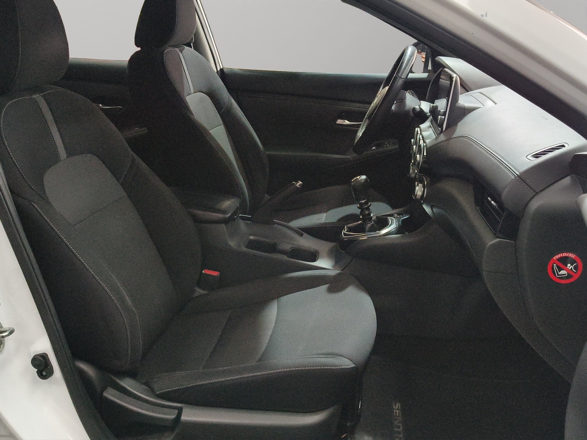 2022 Nissan Sentra 4 pts. Advance, TM6, a/ac., f. niebla, RA-16