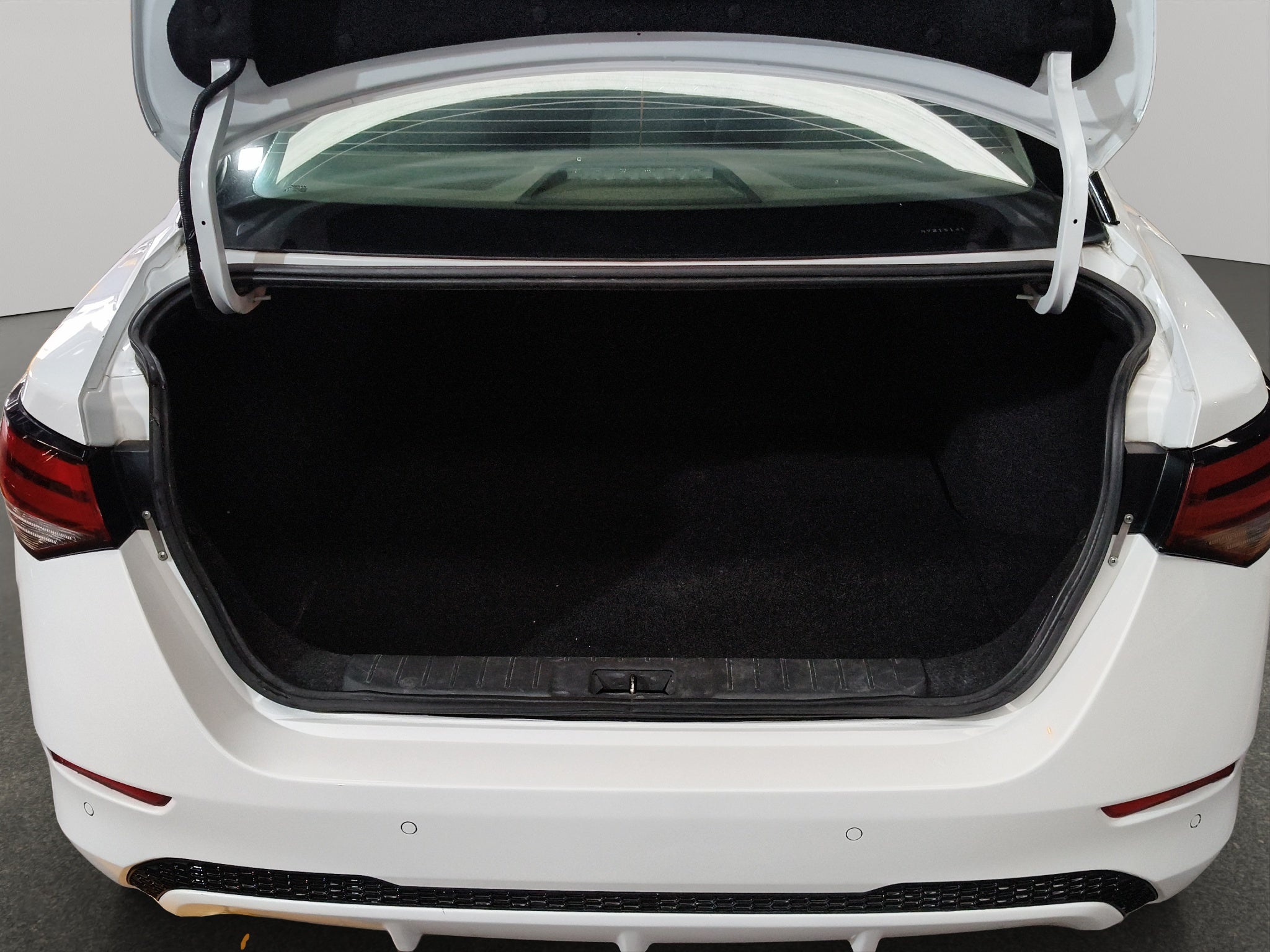 2022 Nissan Sentra 4 pts. Advance, TM6, a/ac., f. niebla, RA-16