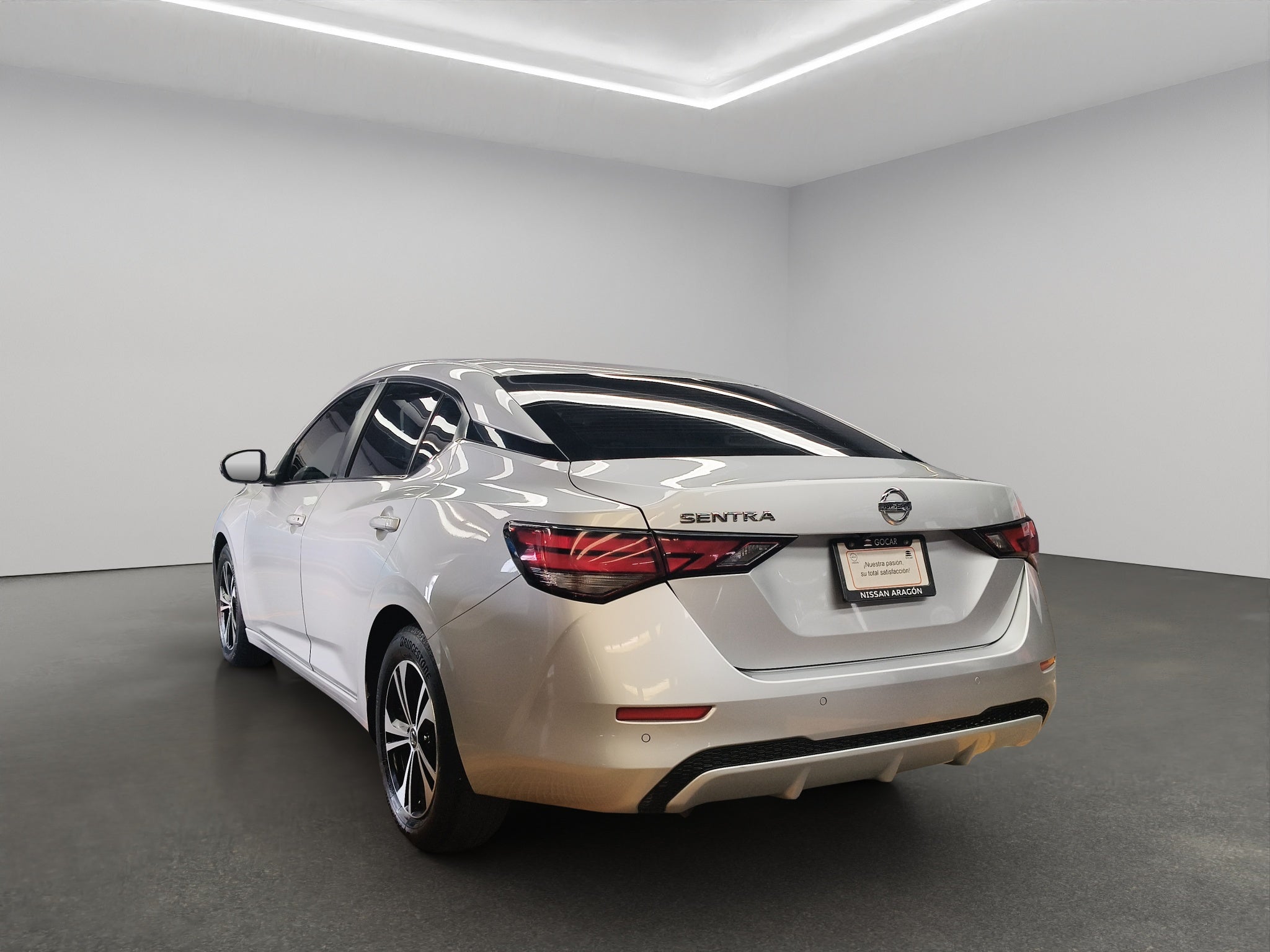 2023 Nissan Sentra 4 pts. Advance, CVT, a/ac., f. niebla, RA-16