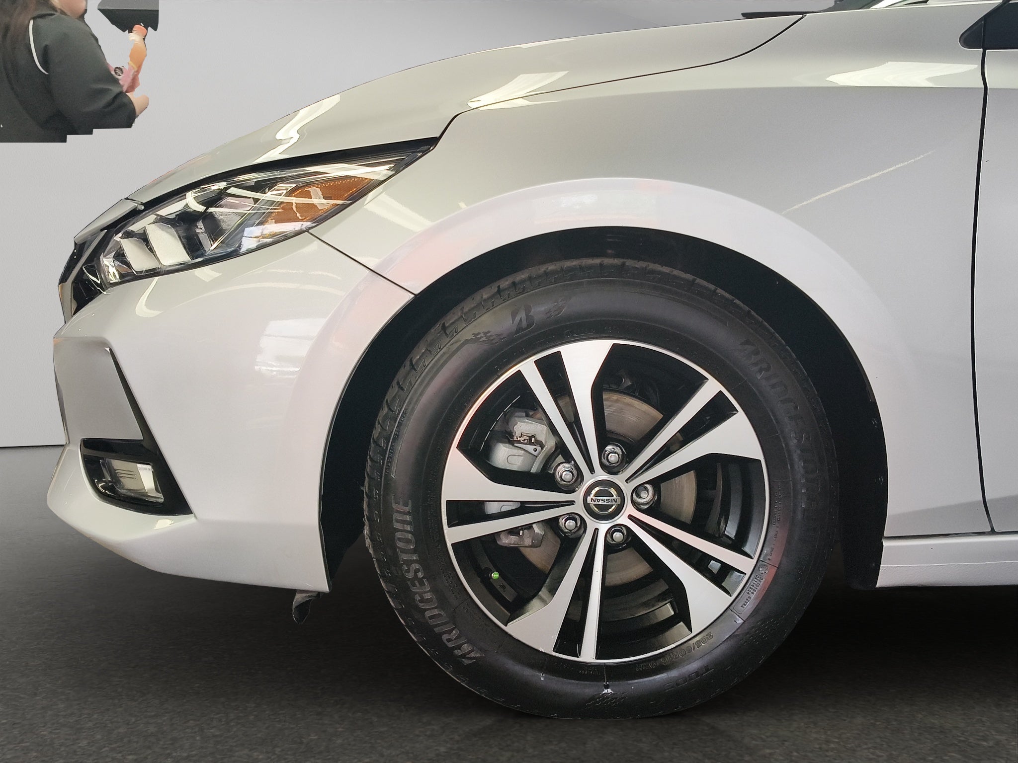 2023 Nissan Sentra 4 pts. Advance, CVT, a/ac., f. niebla, RA-16