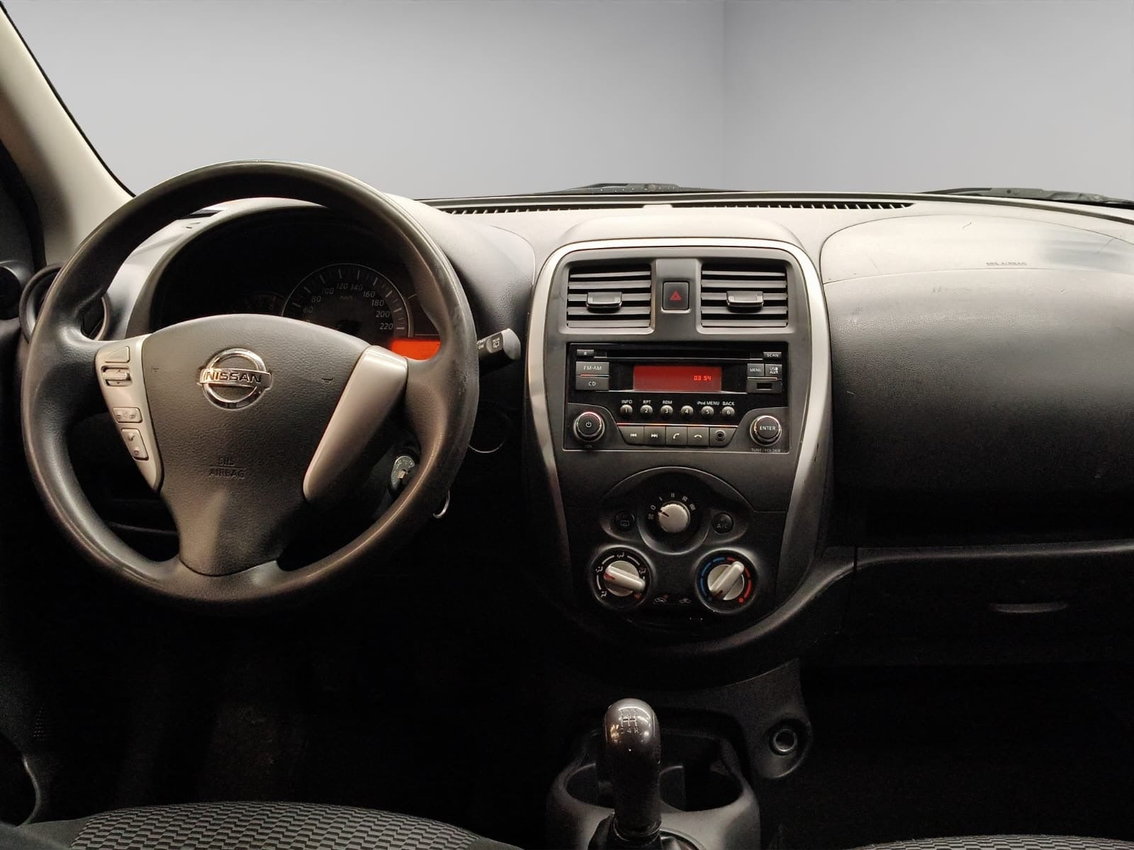 2020 Nissan March 5 pts. HB Sense, TM5, a/ac., CD, Bluetooth, R-14 (línea anterior)