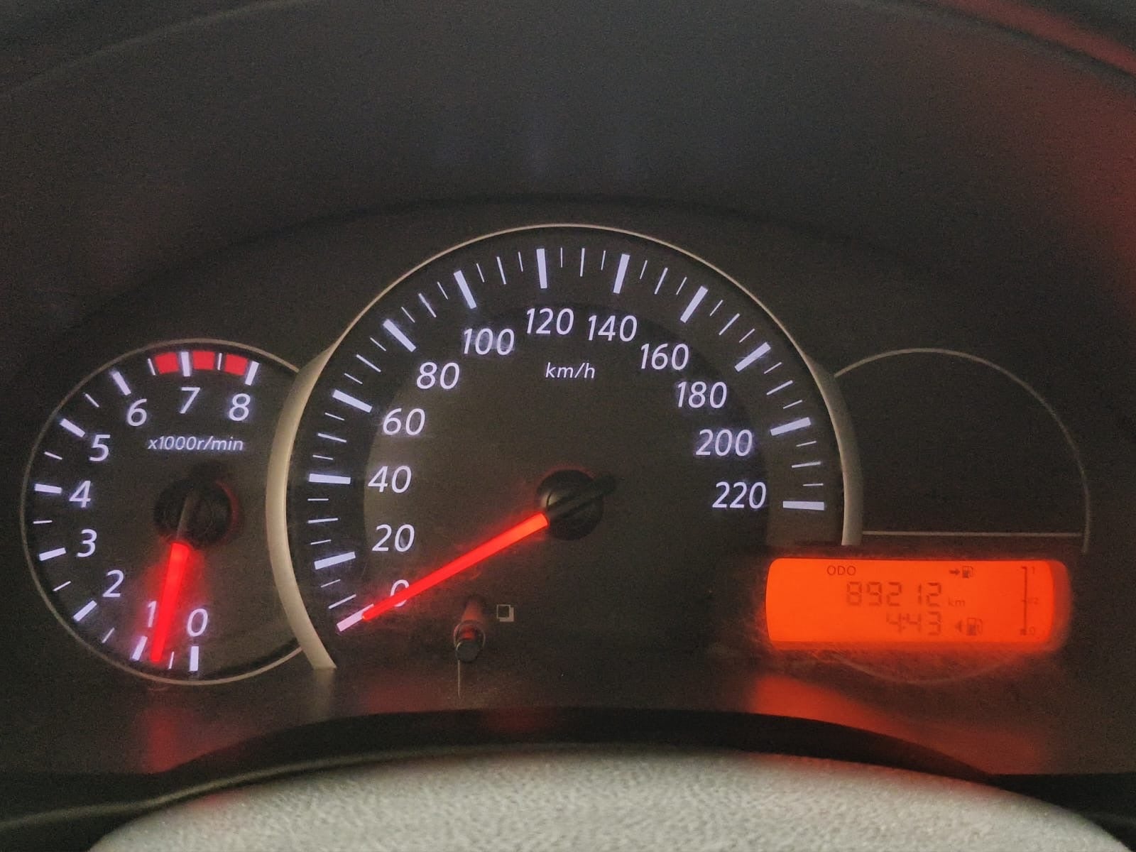 2020 Nissan March 5 pts. HB Sense, TM5, a/ac., CD, Bluetooth, R-14 (línea anterior)