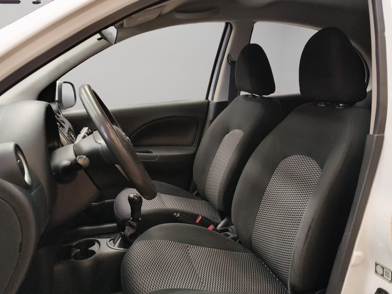 2020 Nissan March 5 pts. HB Sense, TM5, a/ac., CD, Bluetooth, R-14 (línea anterior)