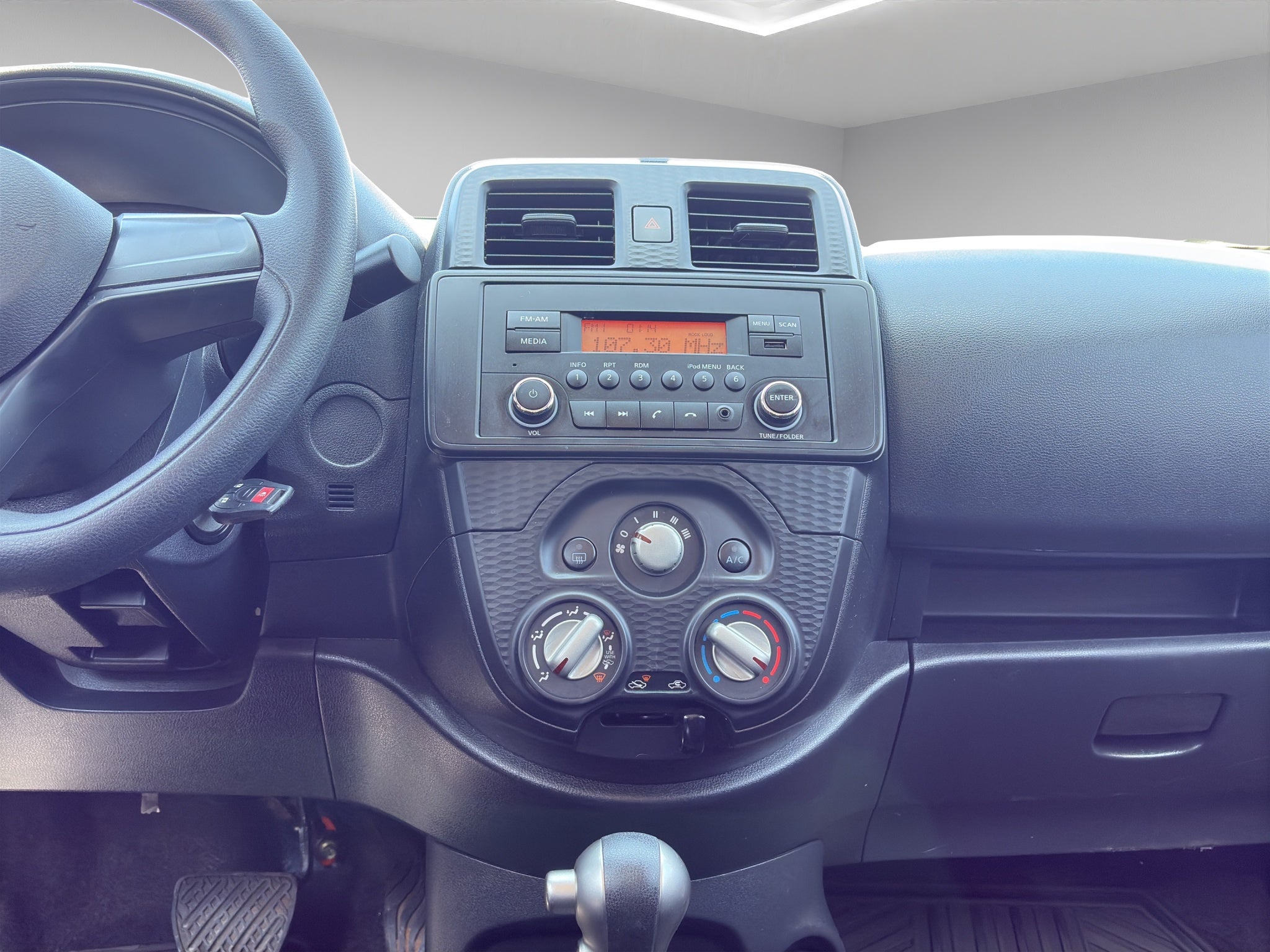 2024 Nissan March 5 pts. HB Sense, TA, a/ac., R-14