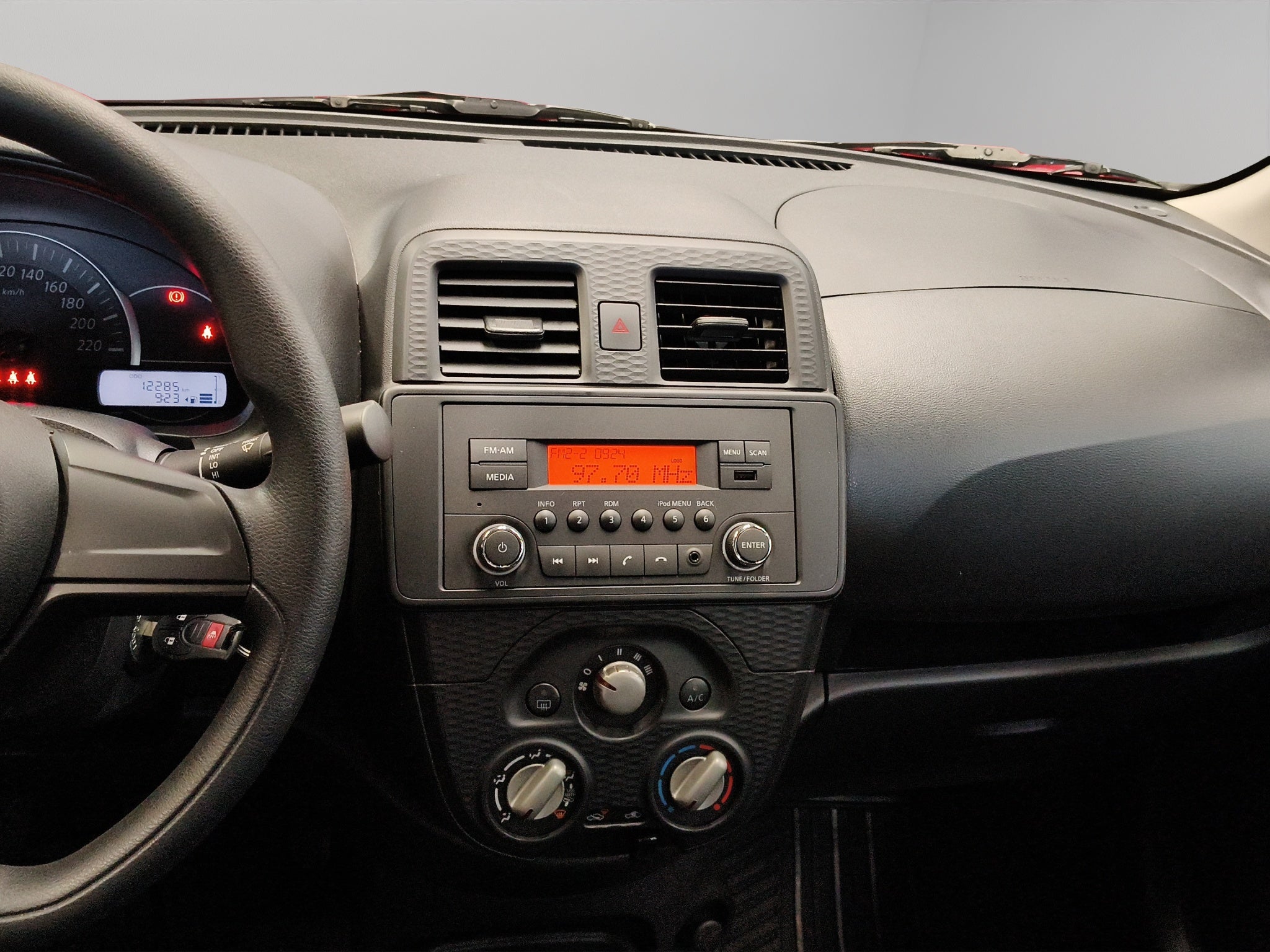 2025 Nissan March 5 pts. HB Sense, TM5, a/ac., R-14