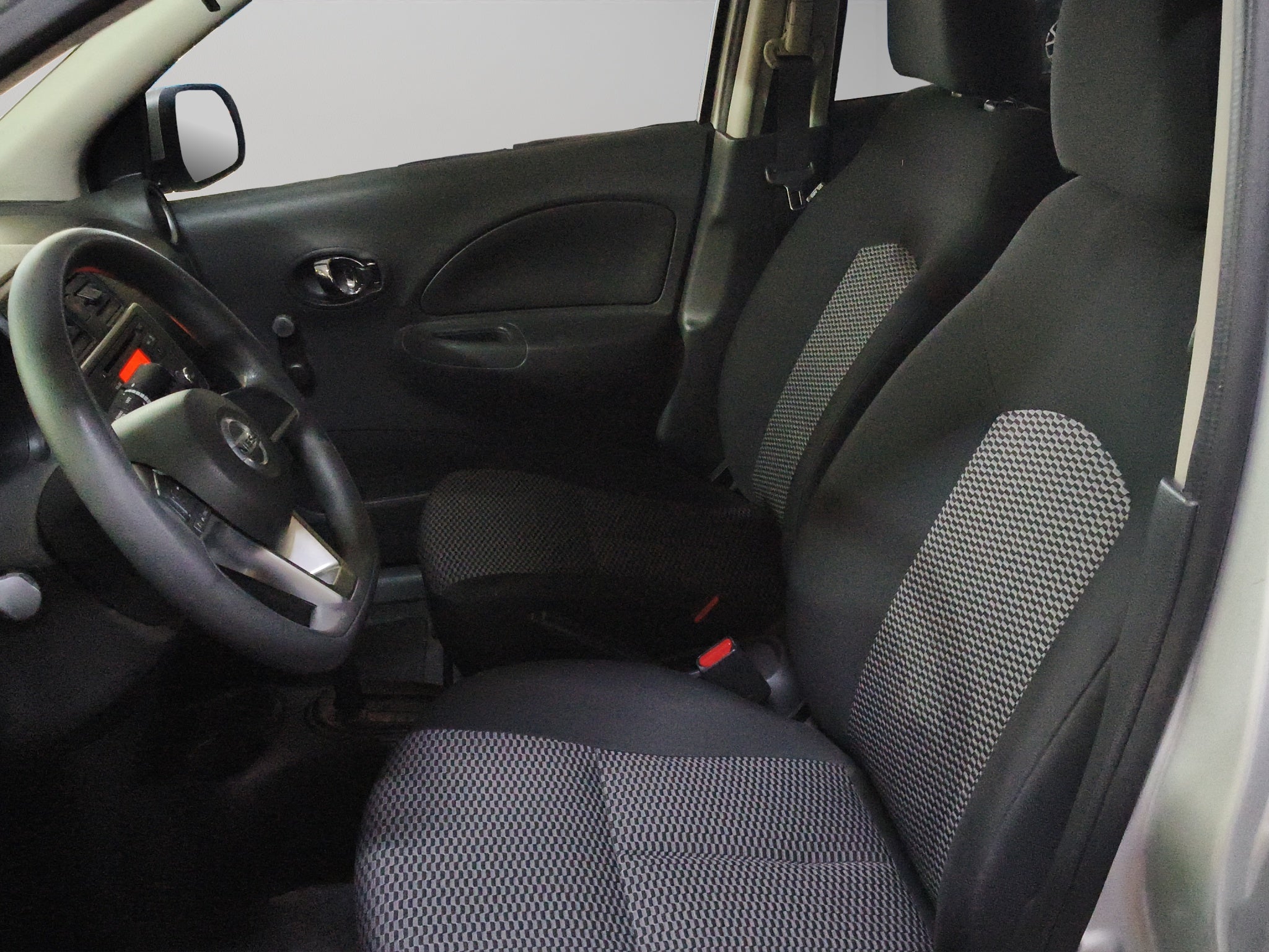 2021 Nissan March 5 pts. HB, Sense, TA, a/ac.,R-14(cambio de línea)