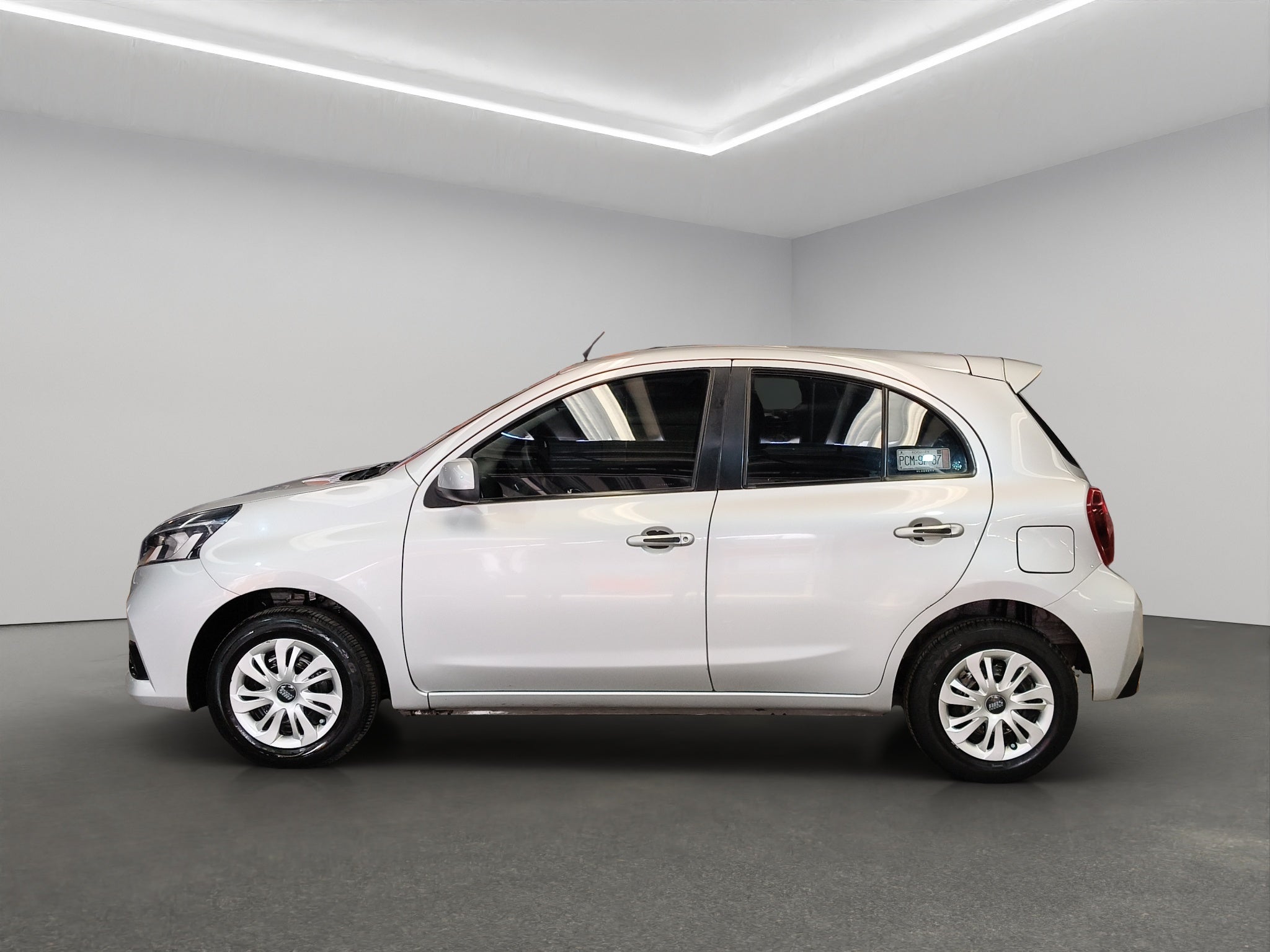 2021 Nissan March 5 pts. HB, Sense, TA, a/ac.,R-14(cambio de línea)