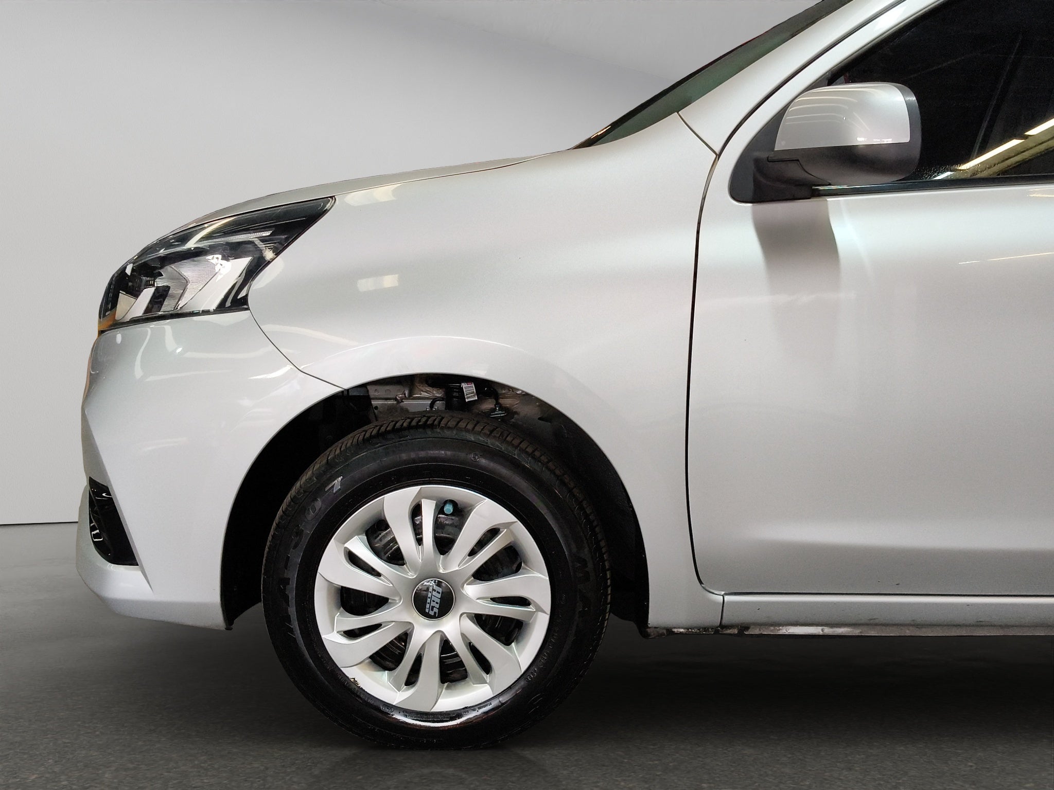 2021 Nissan March 5 pts. HB, Sense, TA, a/ac.,R-14(cambio de línea)