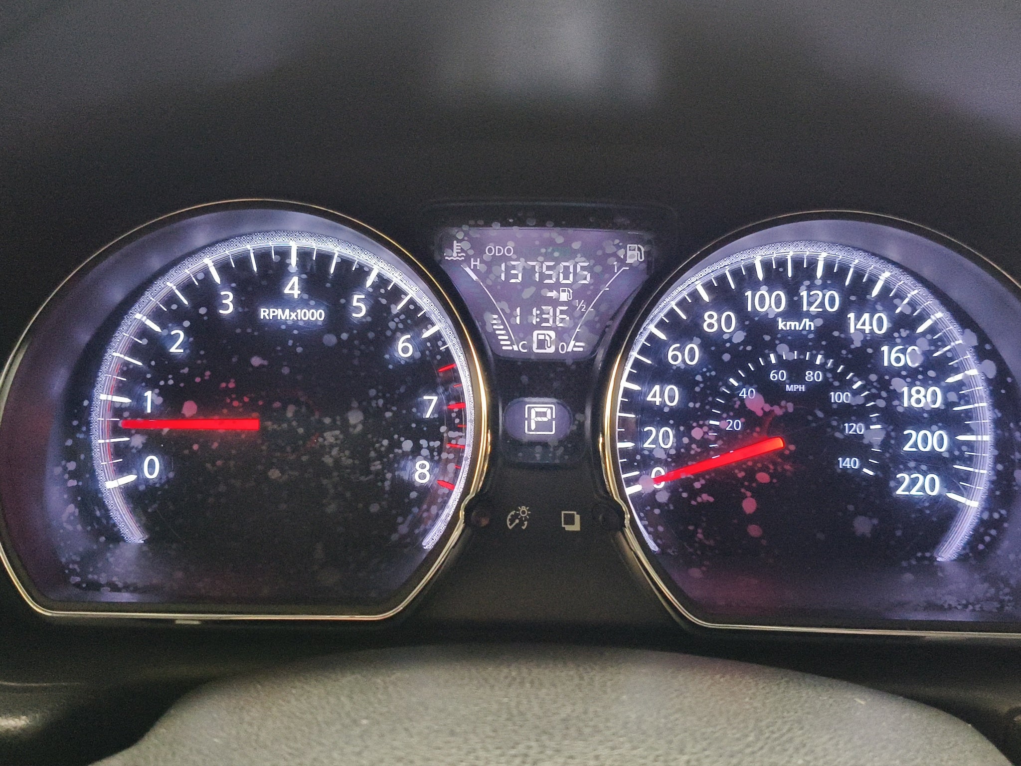2019 Nissan Versa 4 pts. Advance, TA, a/ac., VE, f. niebla, RA-16 (línea anterior)