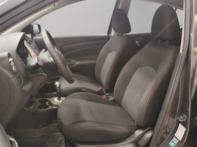 2019 Nissan Versa 4 pts. Advance, TA, a/ac., VE, f. niebla, RA-16 (línea anterior)