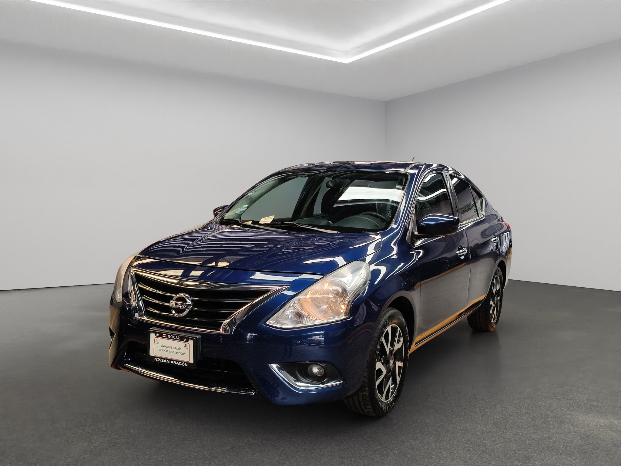 2019 Nissan Versa 4 pts. Advance, TM5, a/ac., VE, f. niebla, RA-16 (línea anterior)