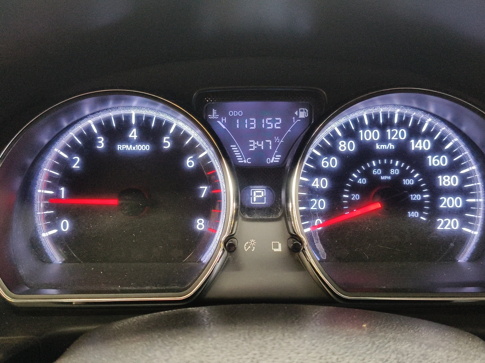 2019 Nissan Versa 4 pts. Advance, TM5, a/ac., VE, f. niebla, RA-16 (línea anterior)