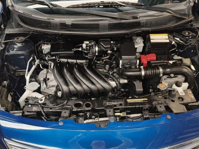 2019 Nissan Versa 4 pts. Advance, TM5, a/ac., VE, f. niebla, RA-16 (línea anterior)