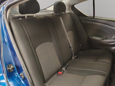 2019 Nissan Versa 4 pts. Advance, TM5, a/ac., VE, f. niebla, RA-16 (línea anterior)
