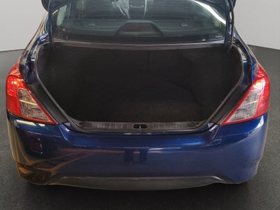 2019 Nissan Versa 4 pts. Advance, TM5, a/ac., VE, f. niebla, RA-16 (línea anterior)