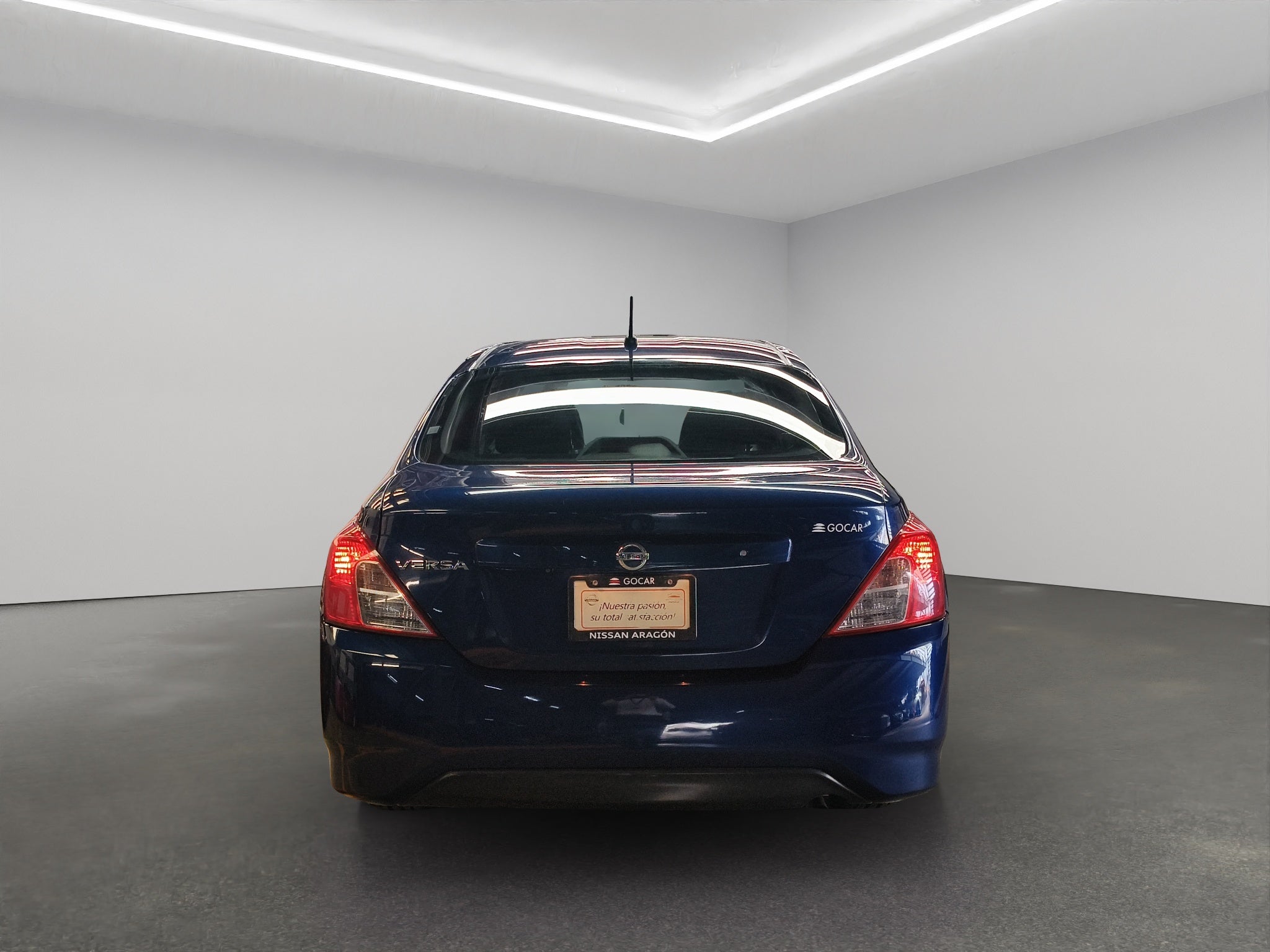 2019 Nissan Versa 4 pts. Advance, TM5, a/ac., VE, f. niebla, RA-16 (línea anterior)