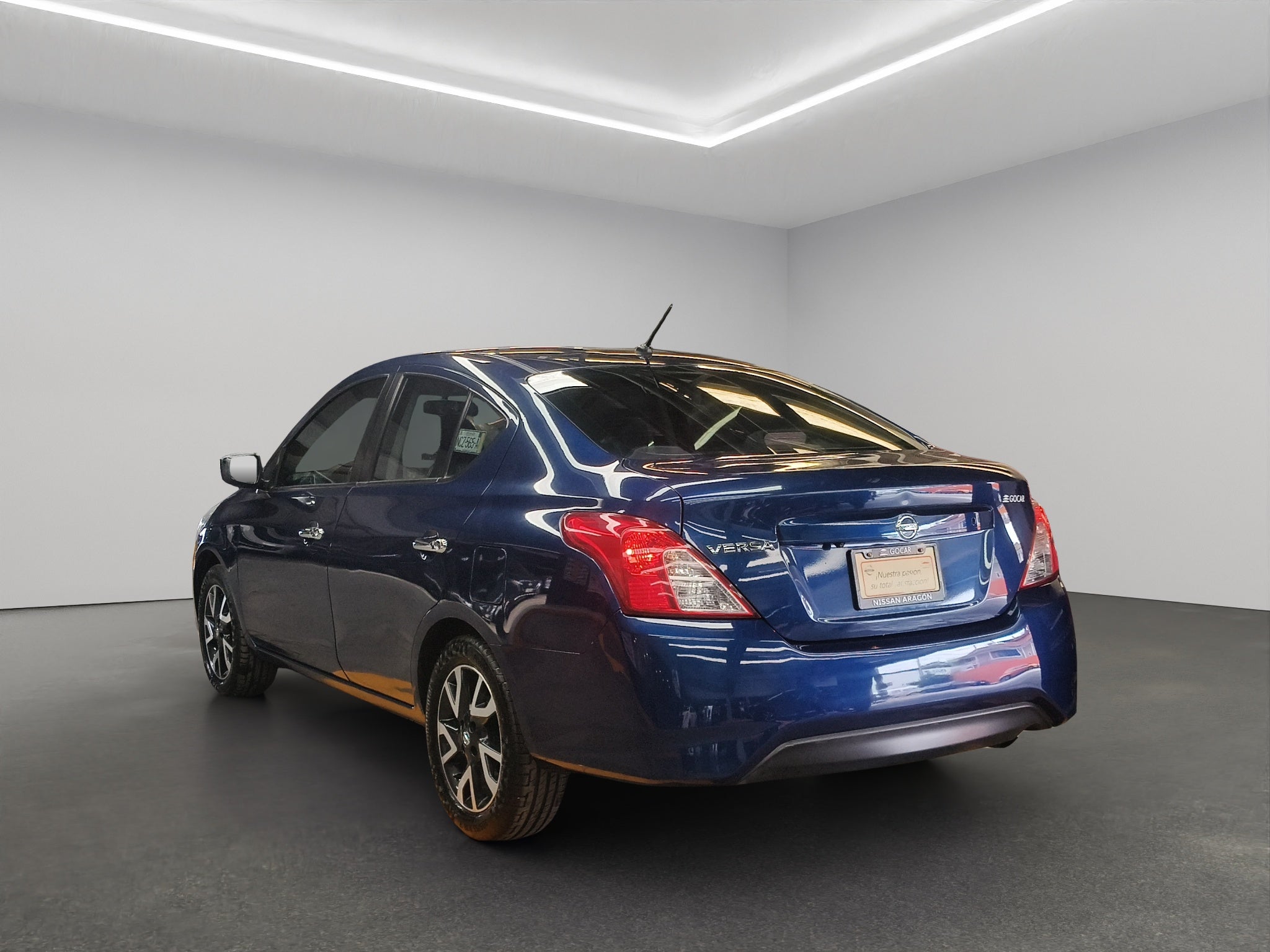 2019 Nissan Versa 4 pts. Advance, TM5, a/ac., VE, f. niebla, RA-16 (línea anterior)