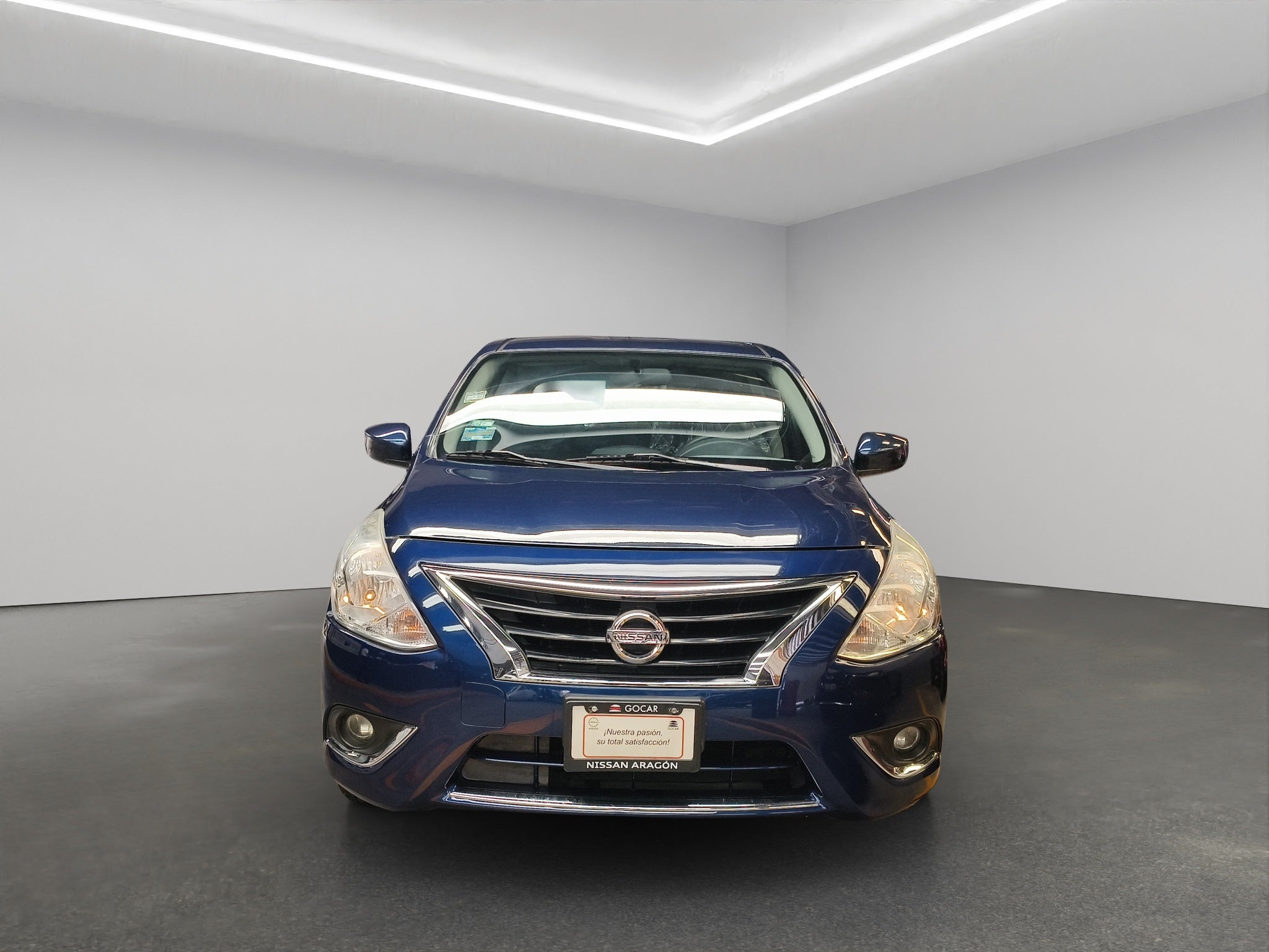 2019 Nissan Versa 4 pts. Advance, TM5, a/ac., VE, f. niebla, RA-16 (línea anterior)