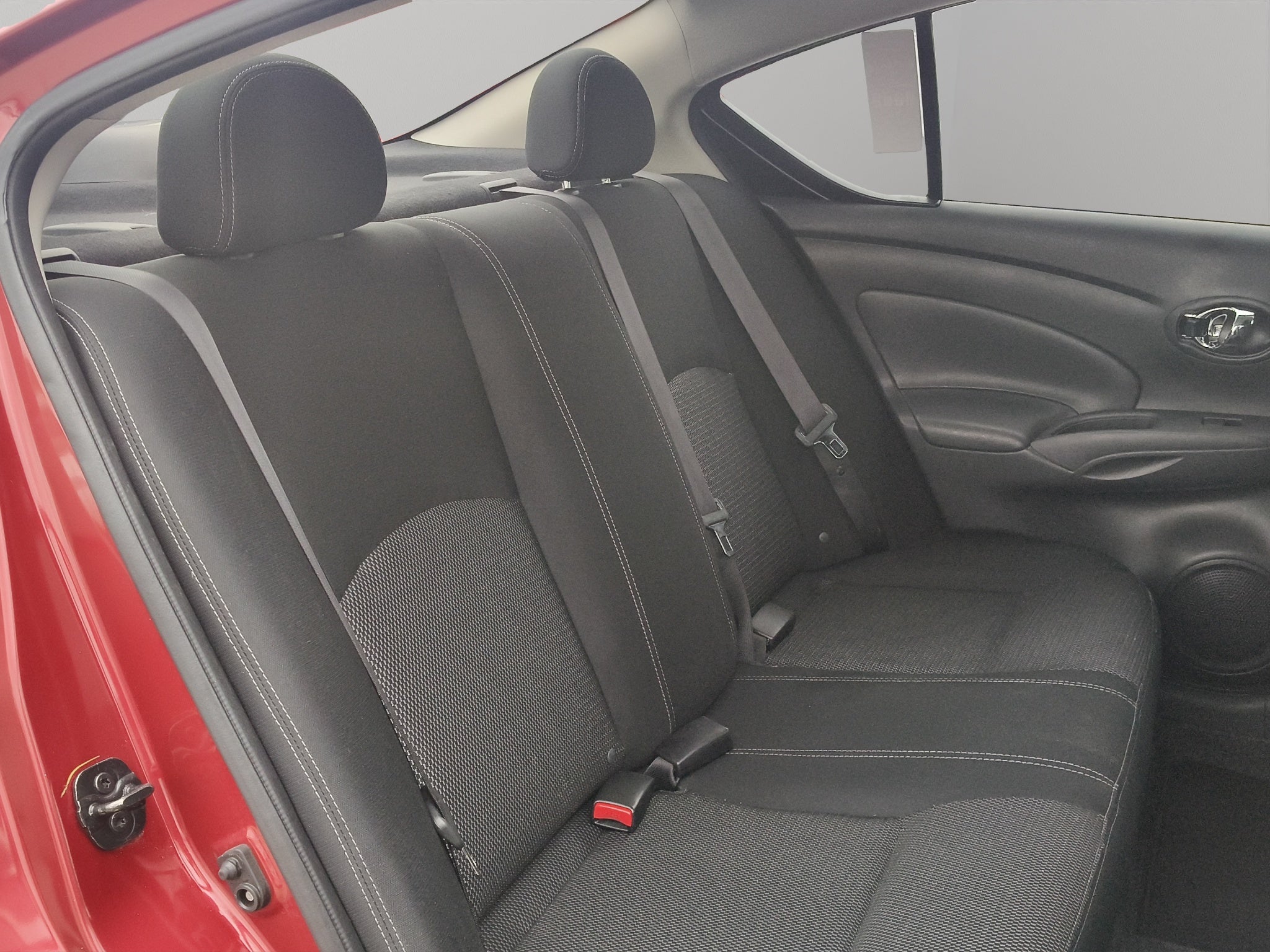 2019 Nissan Versa 4 pts. Sense, TA, a/ac., VE (línea anterior)