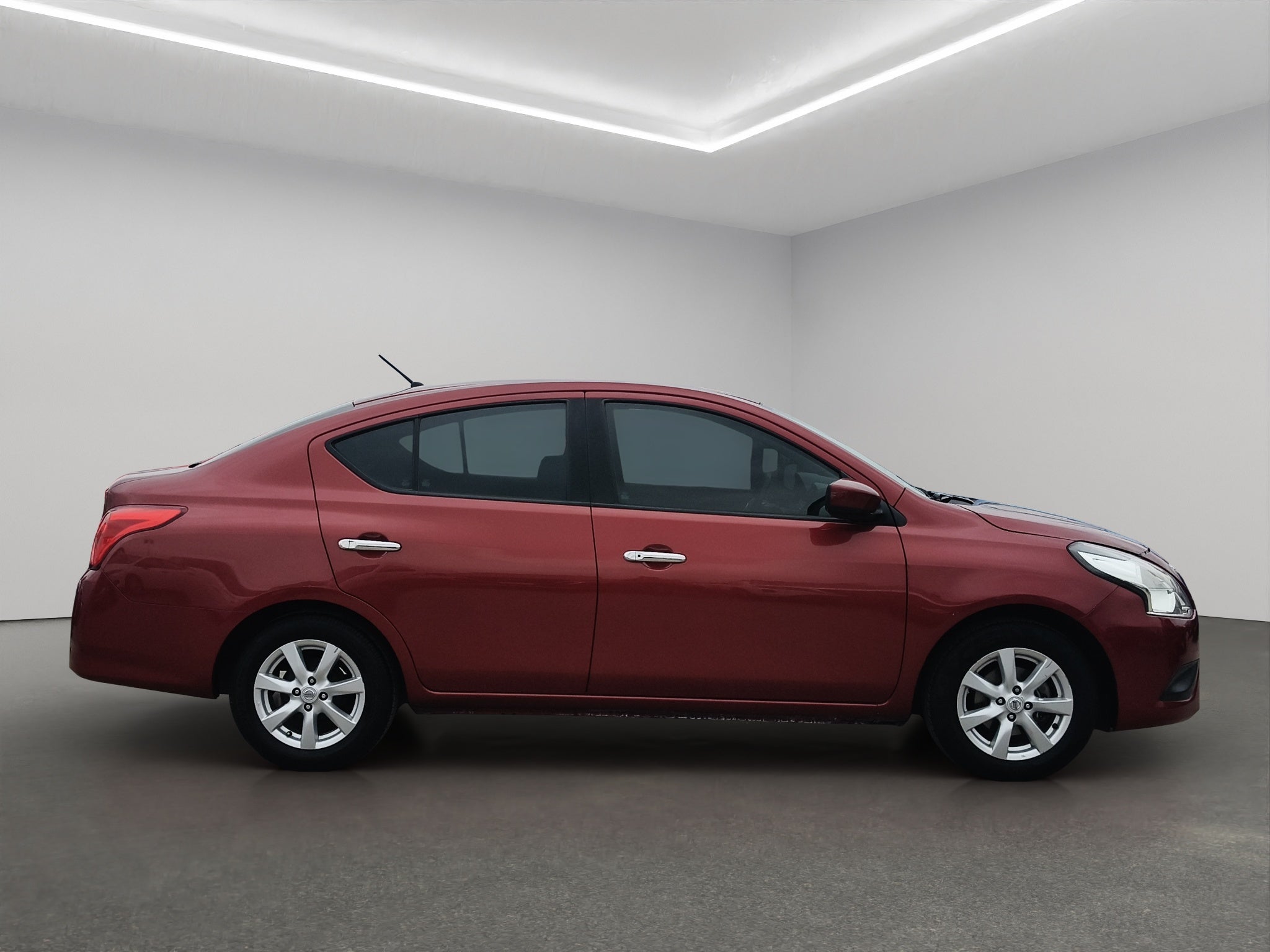2019 Nissan Versa 4 pts. Sense, TA, a/ac., VE (línea anterior)