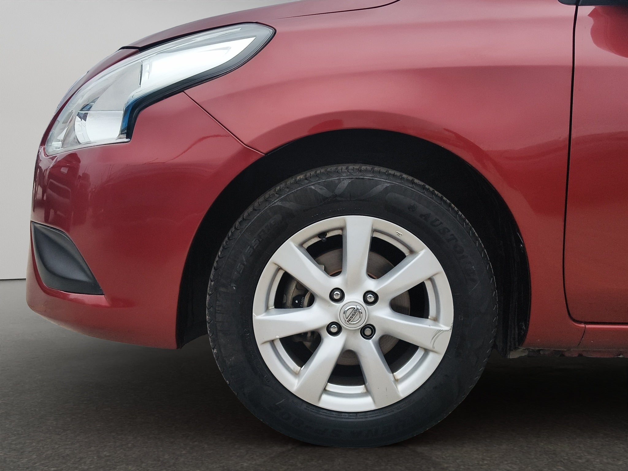2019 Nissan Versa 4 pts. Sense, TA, a/ac., VE (línea anterior)