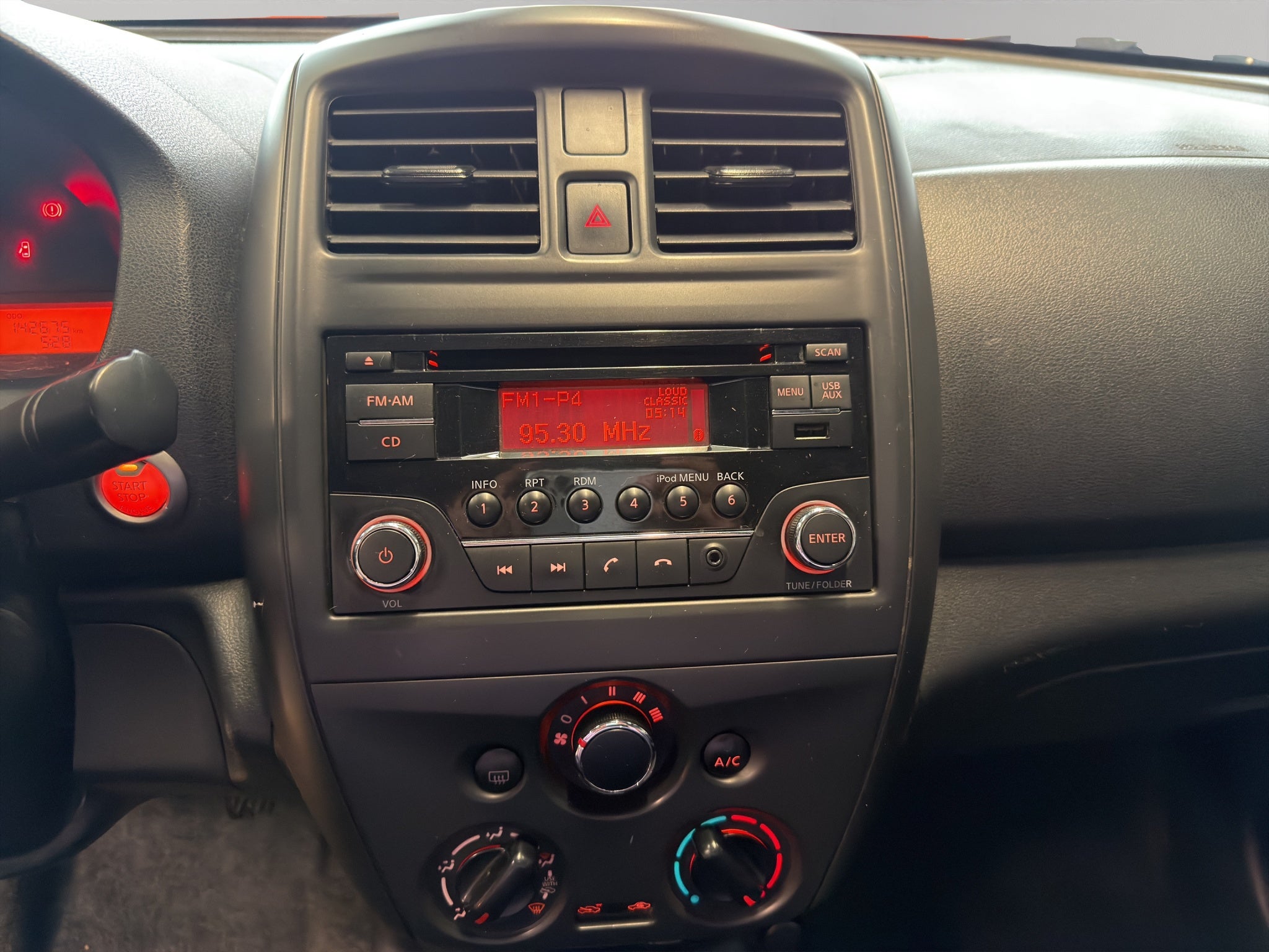 2019 Nissan Versa 4 pts. Sense, TM5, a/ac., VE (línea anterior)