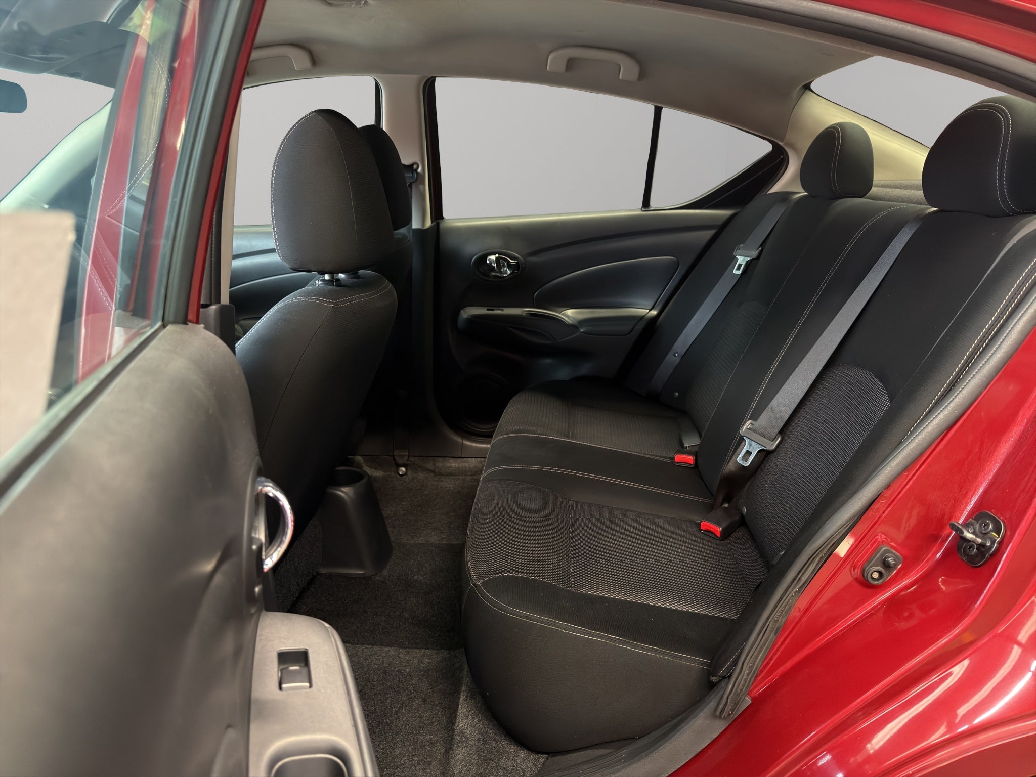 2019 Nissan Versa 4 pts. Sense, TM5, a/ac., VE (línea anterior)