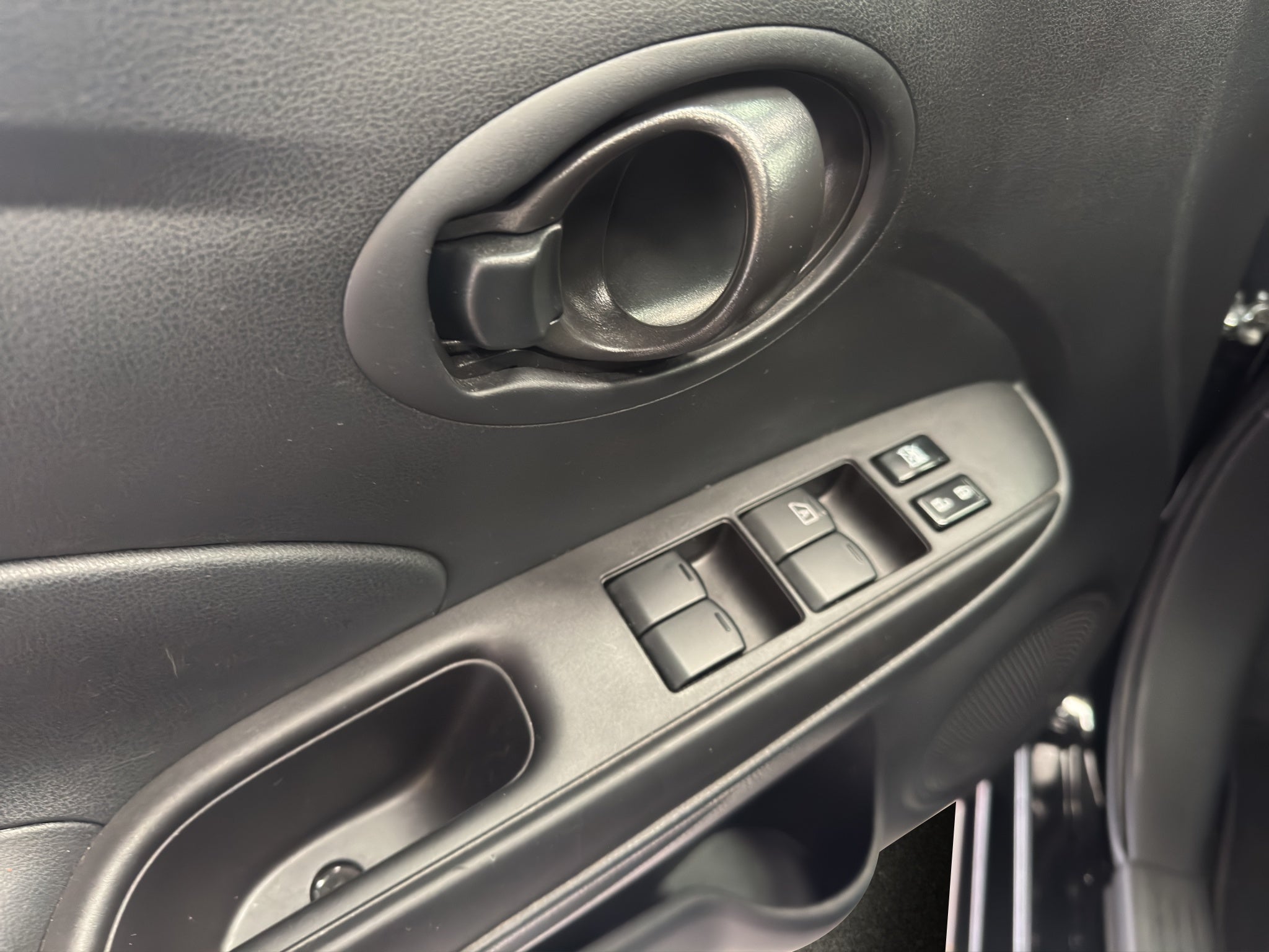 2025 Nissan V-Drive 4 pts. TM5, a/ac., VE, audio, RA-15