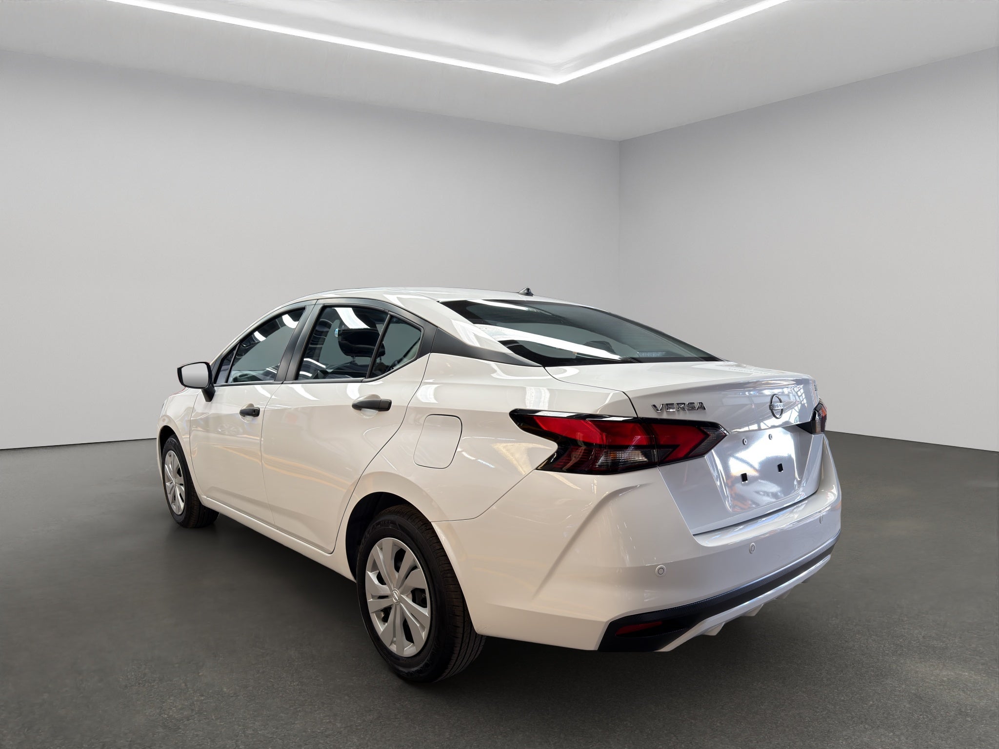 2024 Nissan Versa 4 pts. Sense, TM5, a/ac., R-15