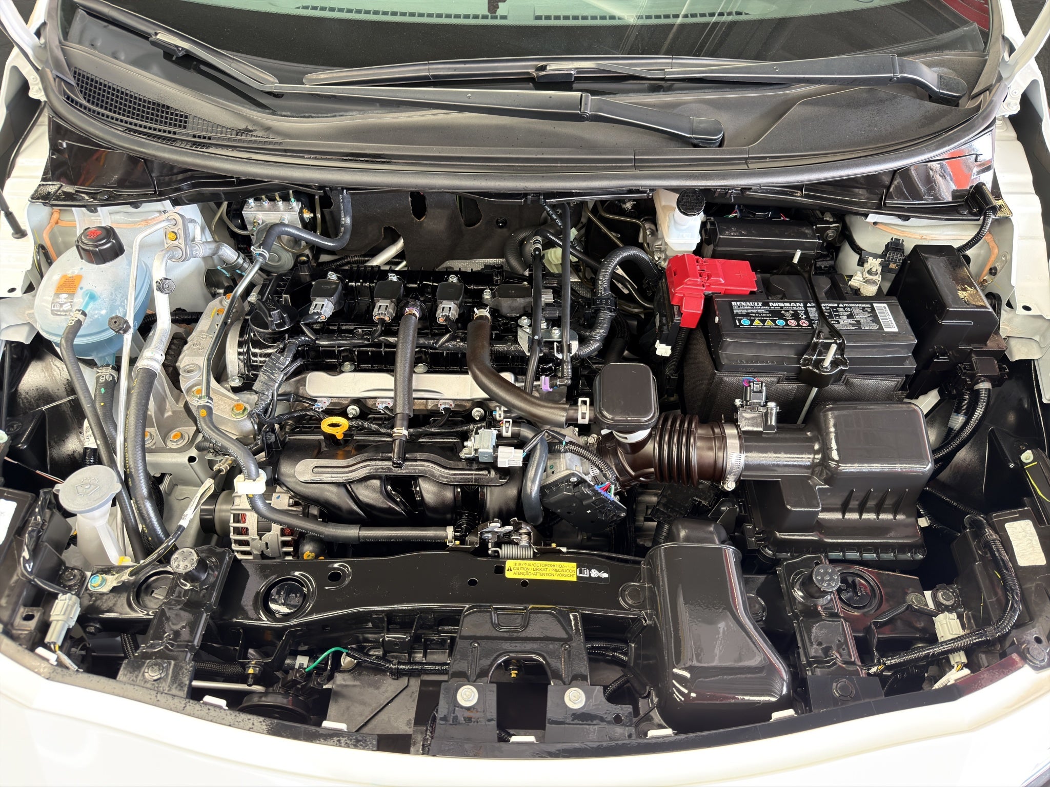 2024 Nissan Versa 4 pts. Sense, TM5, a/ac., R-15