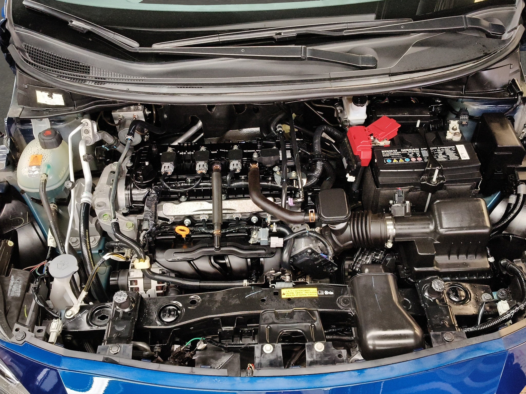 2024 Nissan Versa 4 pts. Advance, TM5, a/ac., f. niebla, RA-16