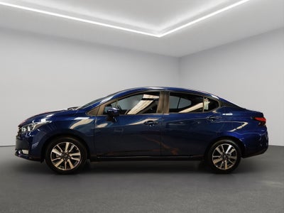 2024 Nissan Versa 4 pts. Advance, TM5, a/ac., f. niebla, RA-16
