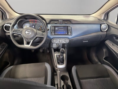2025 Nissan Versa 4 pts. Advance, TM5, a/ac., f. niebla, RA-16 (línea anterior)