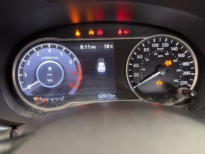 2025 Nissan Versa 4 pts. Advance, TM5, a/ac., f. niebla, RA-16 (línea anterior)