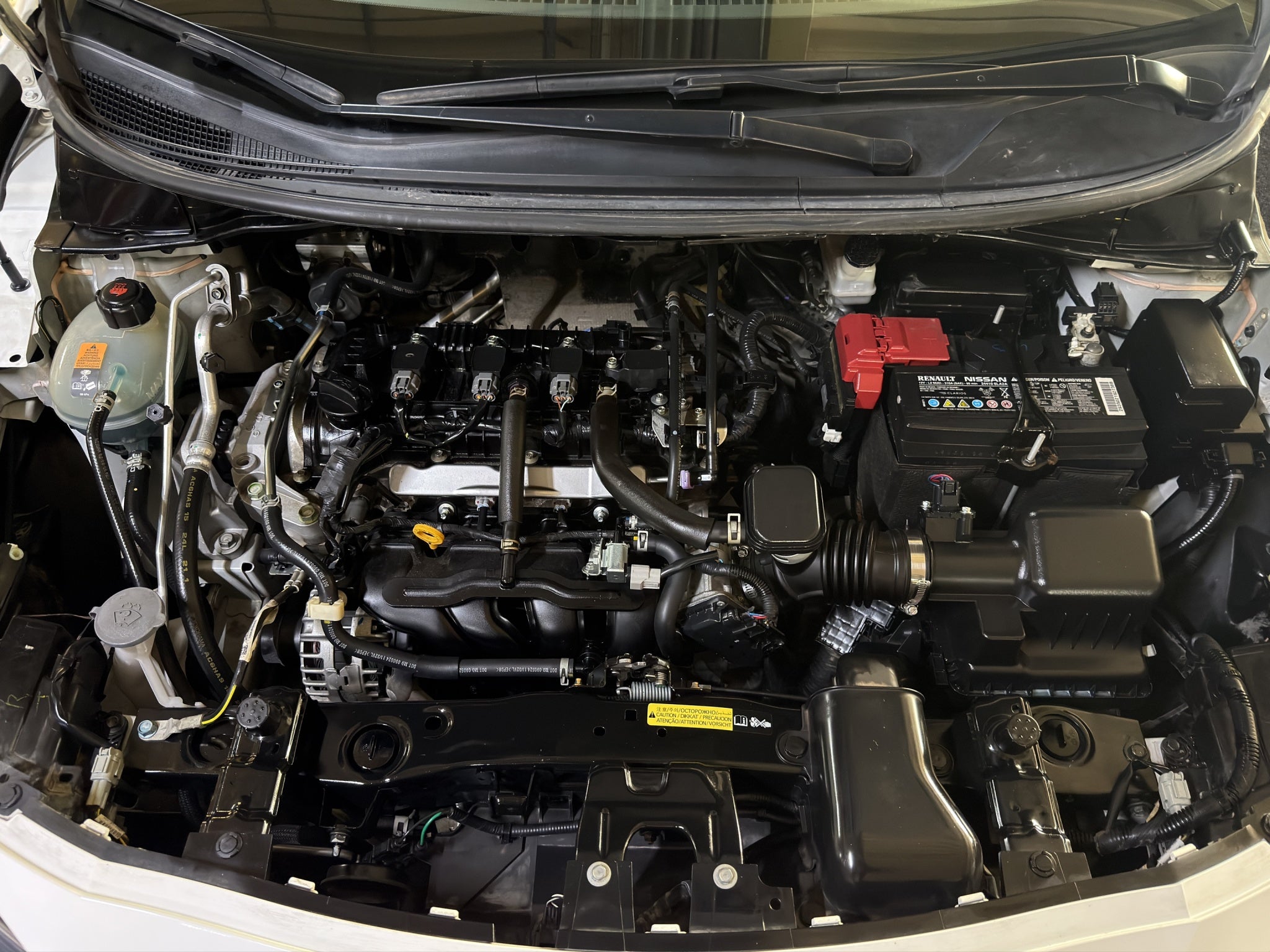2025 Nissan Versa 4 pts. Advance, TM5, a/ac., f. niebla, RA-16 (línea anterior)