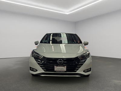 2025 Nissan Versa 4 pts. Advance, TM5, a/ac., f. niebla, RA-16 (línea anterior)
