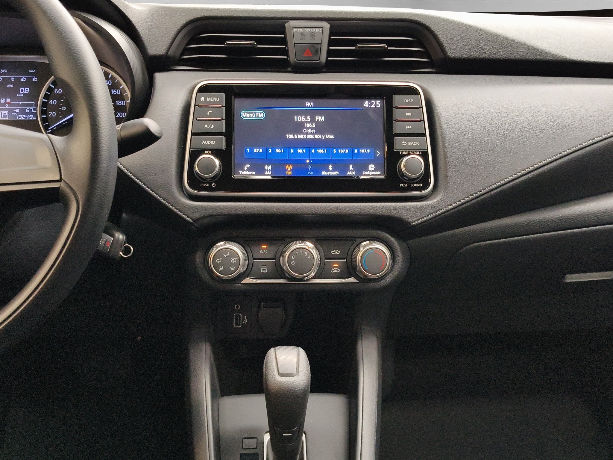 2025 Nissan Versa 4 pts. Sense, CVT, a/ac., R-15 (línea anterior)