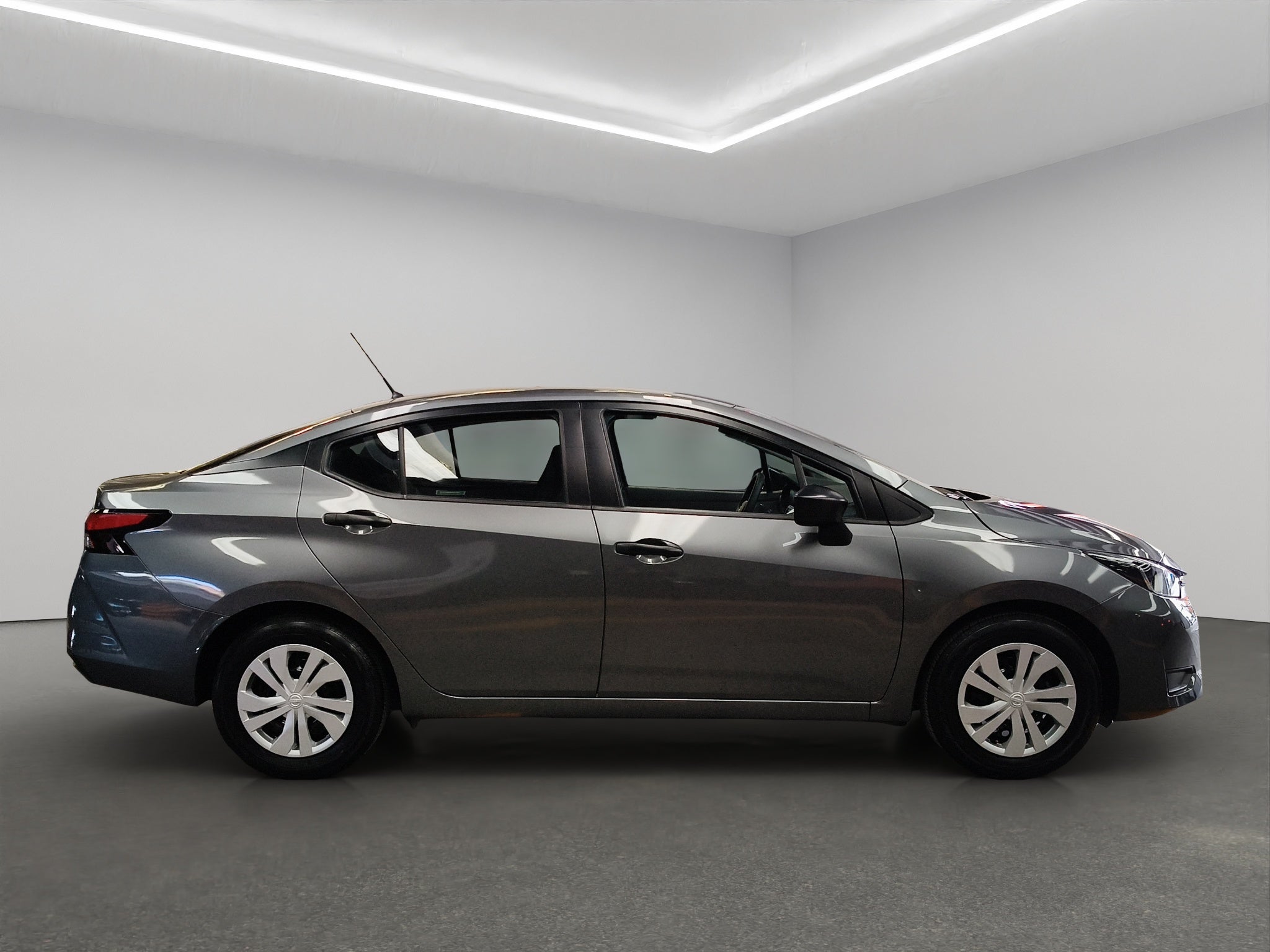 2025 Nissan Versa 4 pts. Sense, CVT, a/ac., R-15 (línea anterior)