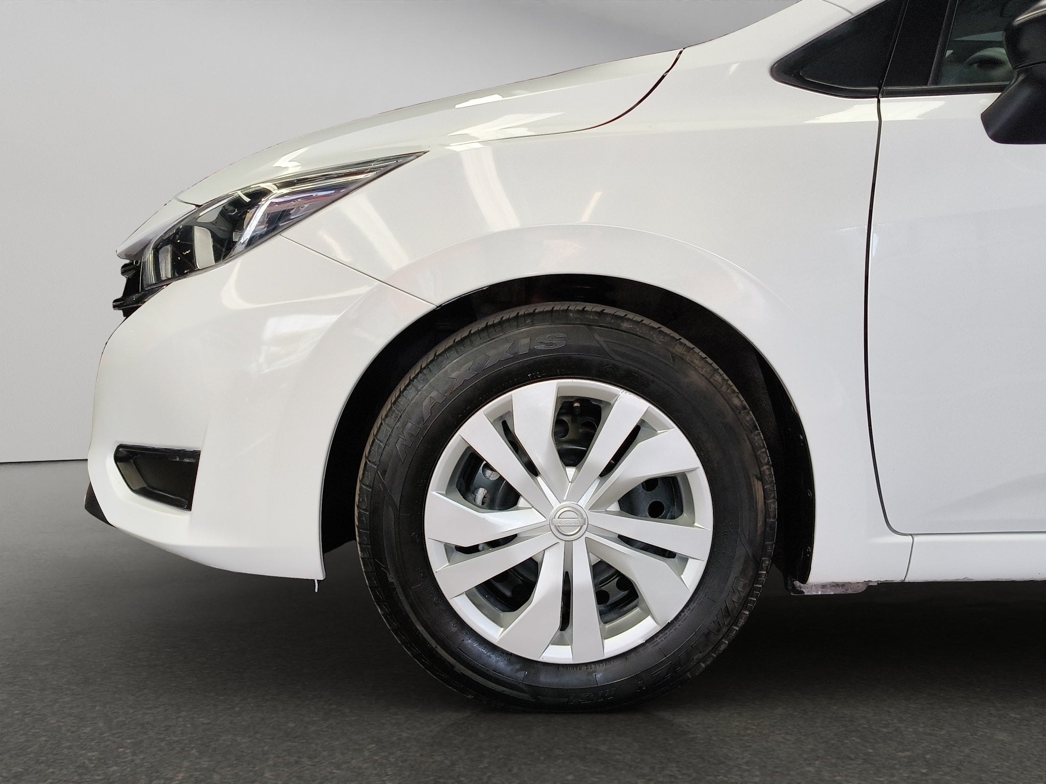 2025 Nissan Versa 4 pts. Sense, CVT, a/ac., R-15 (línea anterior)