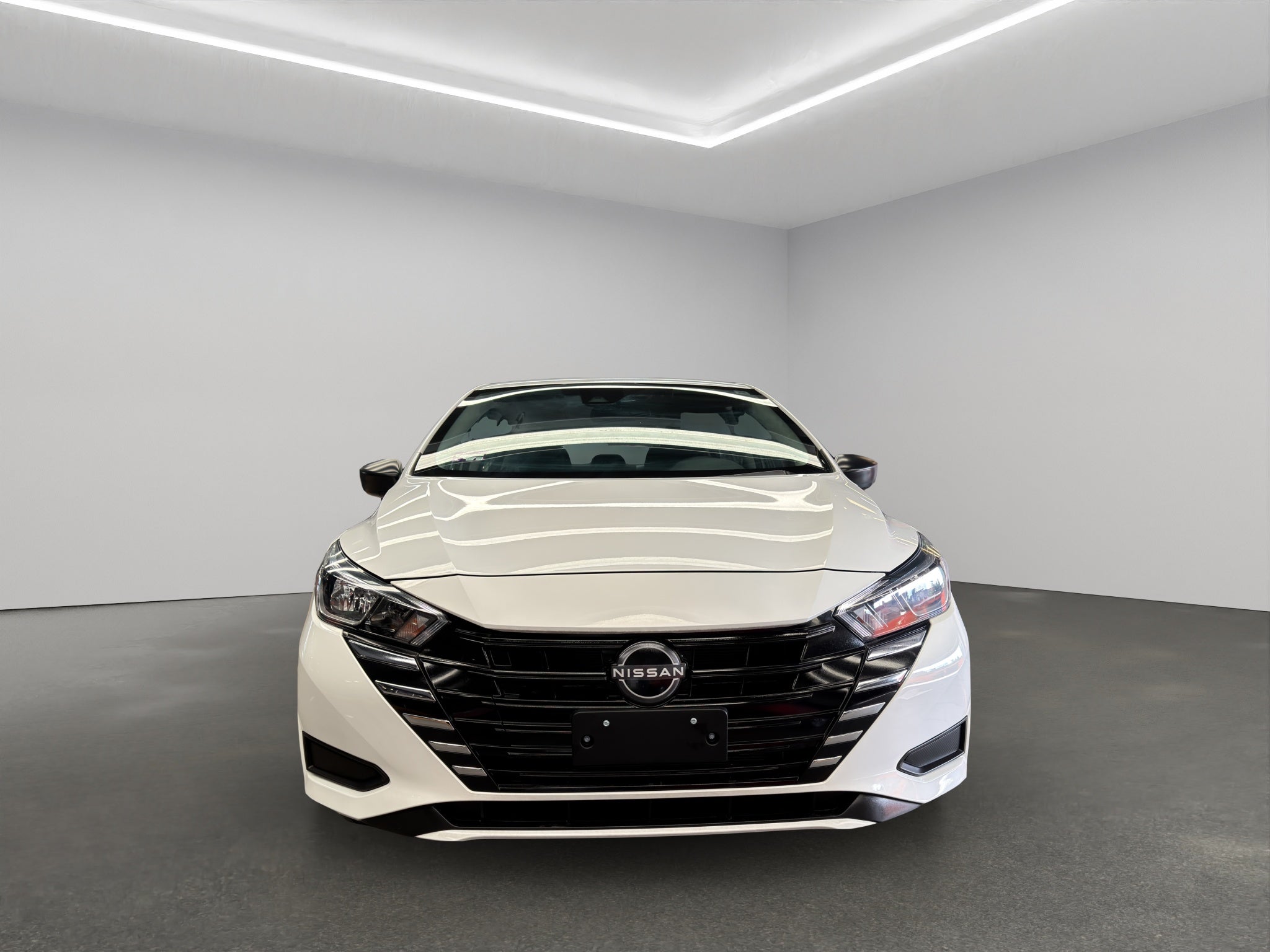 2024 Nissan Versa 4 pts. Sense, TM5, a/ac., R-15