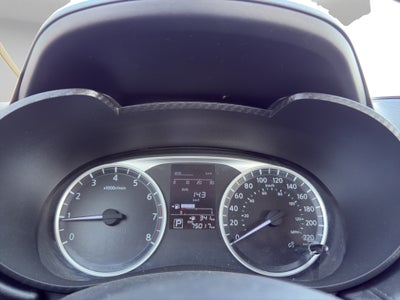 2022 Nissan Versa 4 pts. Sense, CVT, a/ac., VE, R-15 (línea anterior)