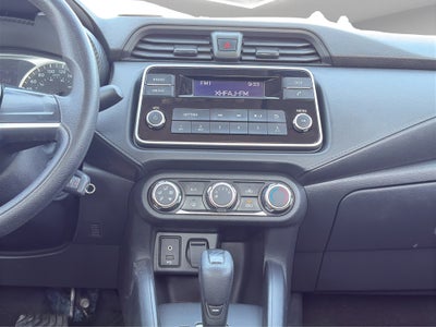 2022 Nissan Versa 4 pts. Sense, CVT, a/ac., VE, R-15 (línea anterior)