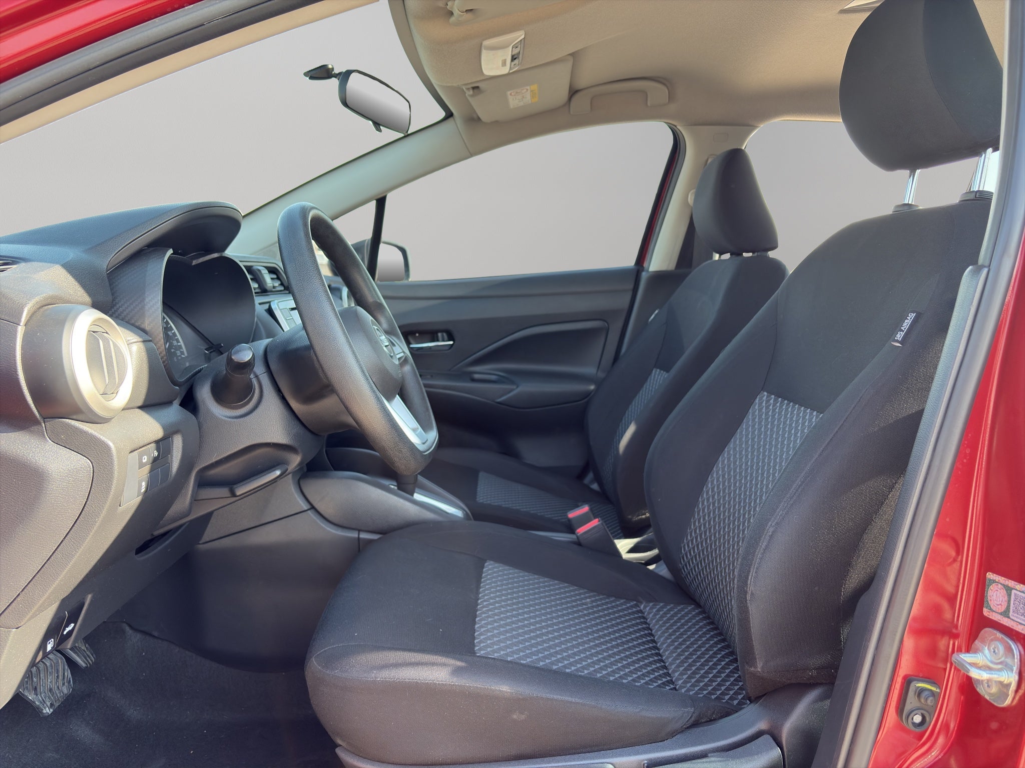 2022 Nissan Versa 4 pts. Sense, CVT, a/ac., VE, R-15 (línea anterior)