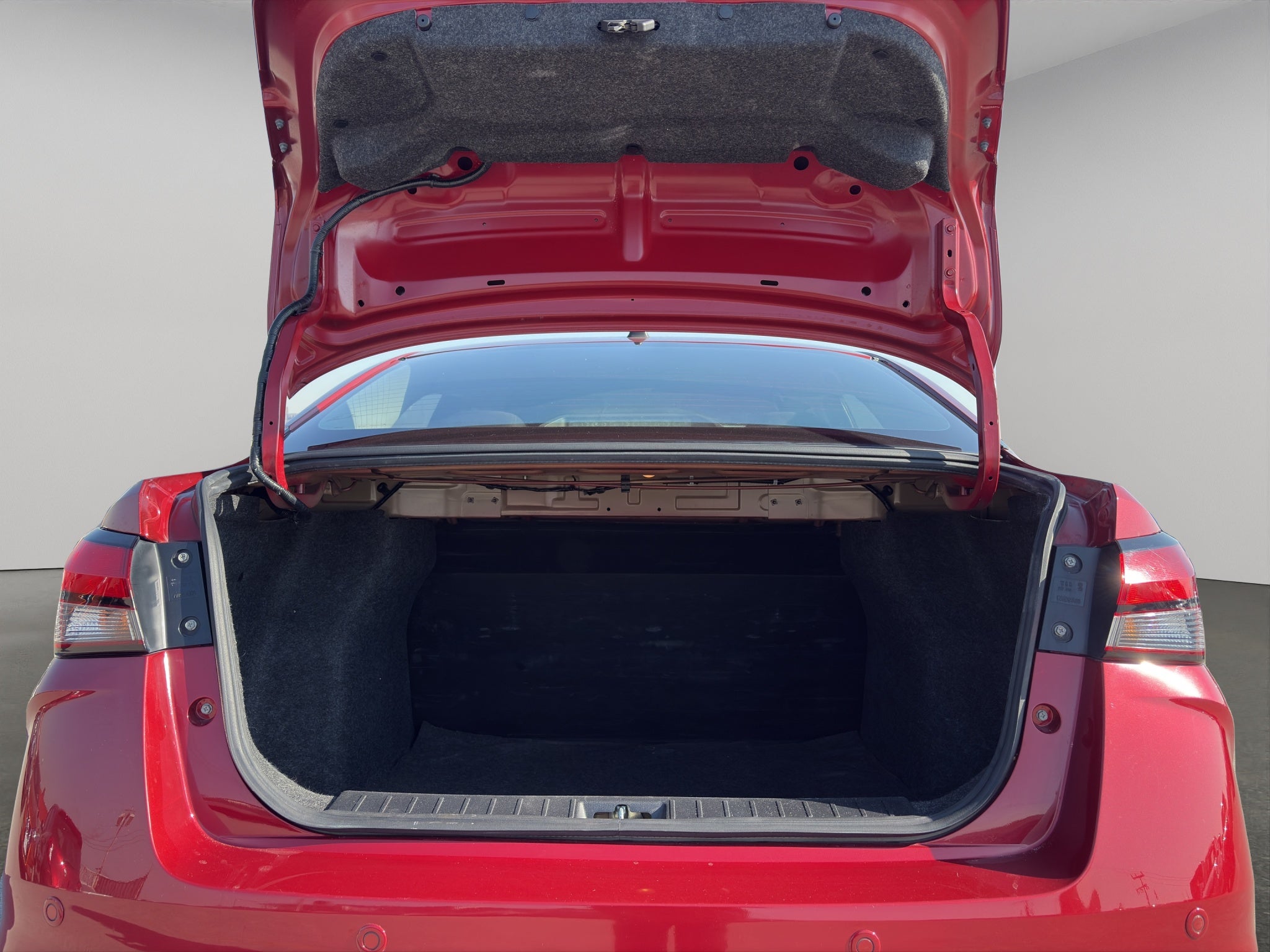 2022 Nissan Versa 4 pts. Sense, CVT, a/ac., VE, R-15 (línea anterior)