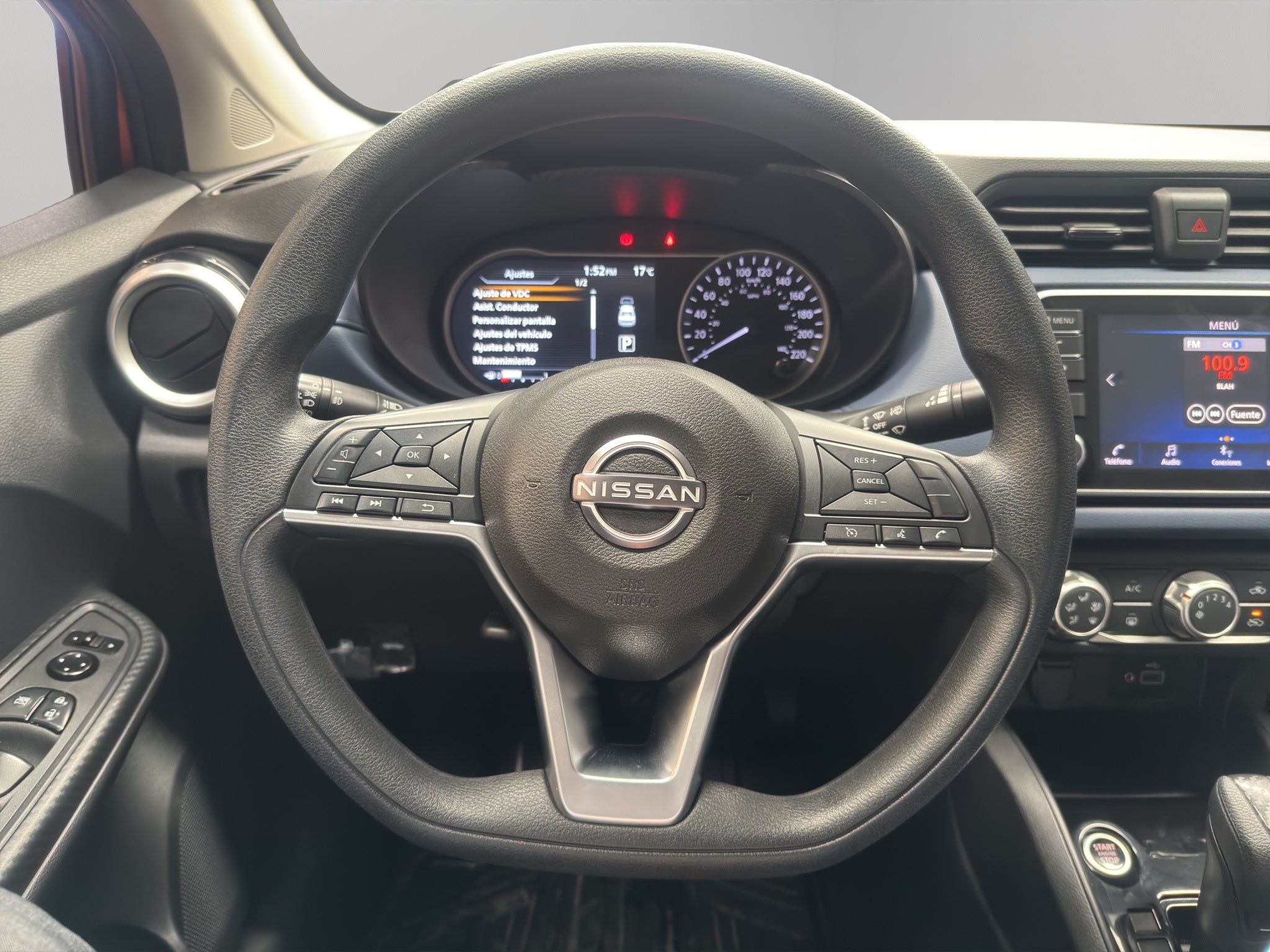 2023 Nissan Versa 4 pts. Advance, CVT, a/ac., R-15 (cambio de línea)