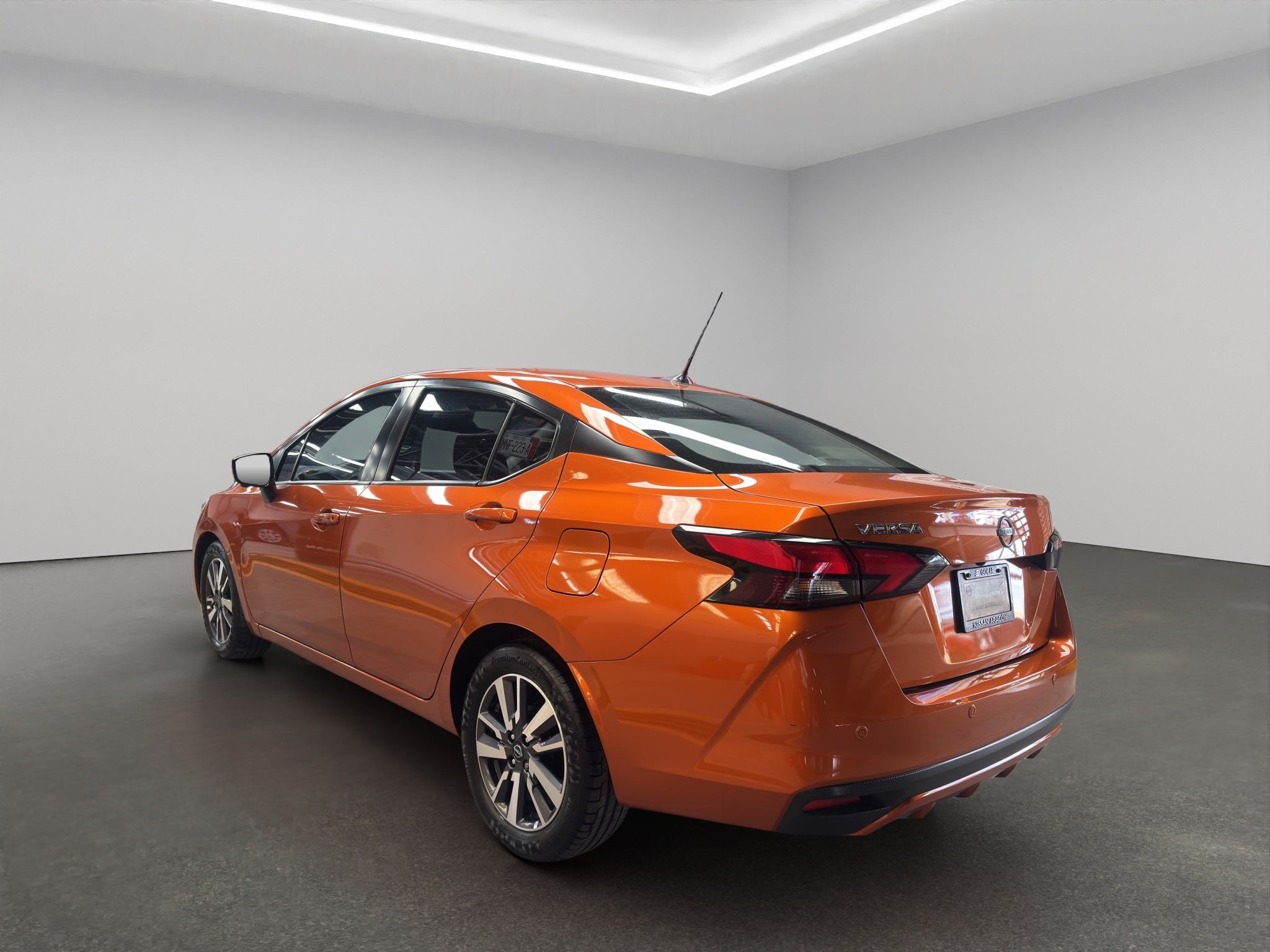 2023 Nissan Versa 4 pts. Advance, CVT, a/ac., R-15 (cambio de línea)