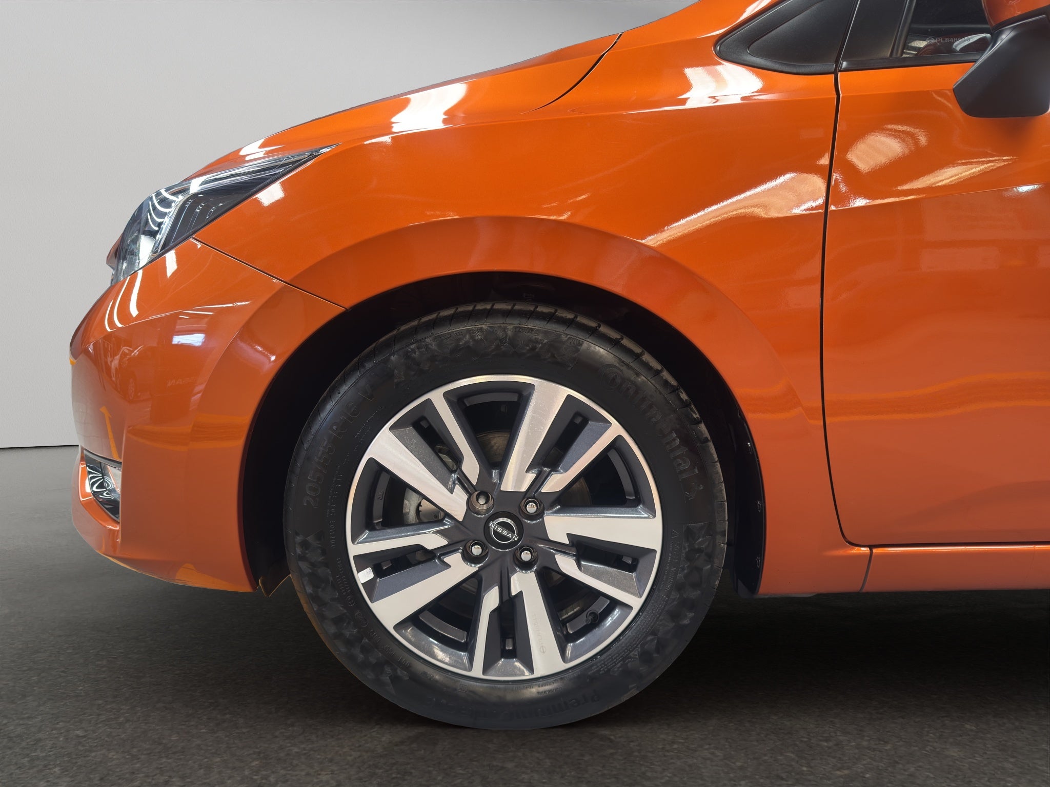 2023 Nissan Versa 4 pts. Advance, CVT, a/ac., R-15 (cambio de línea)