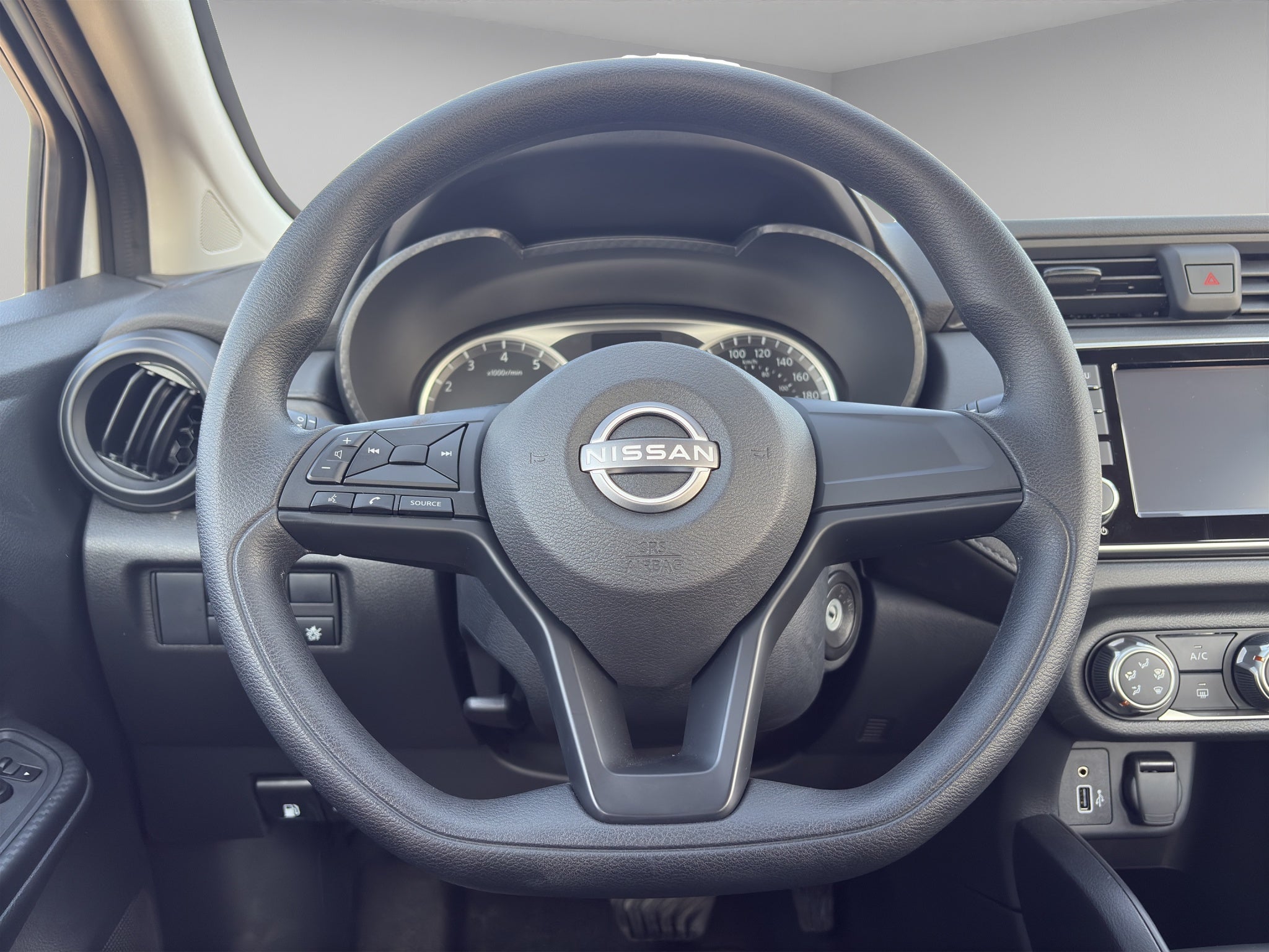 2024 Nissan Versa 4 pts. Sense, CVT, a/ac., R-15