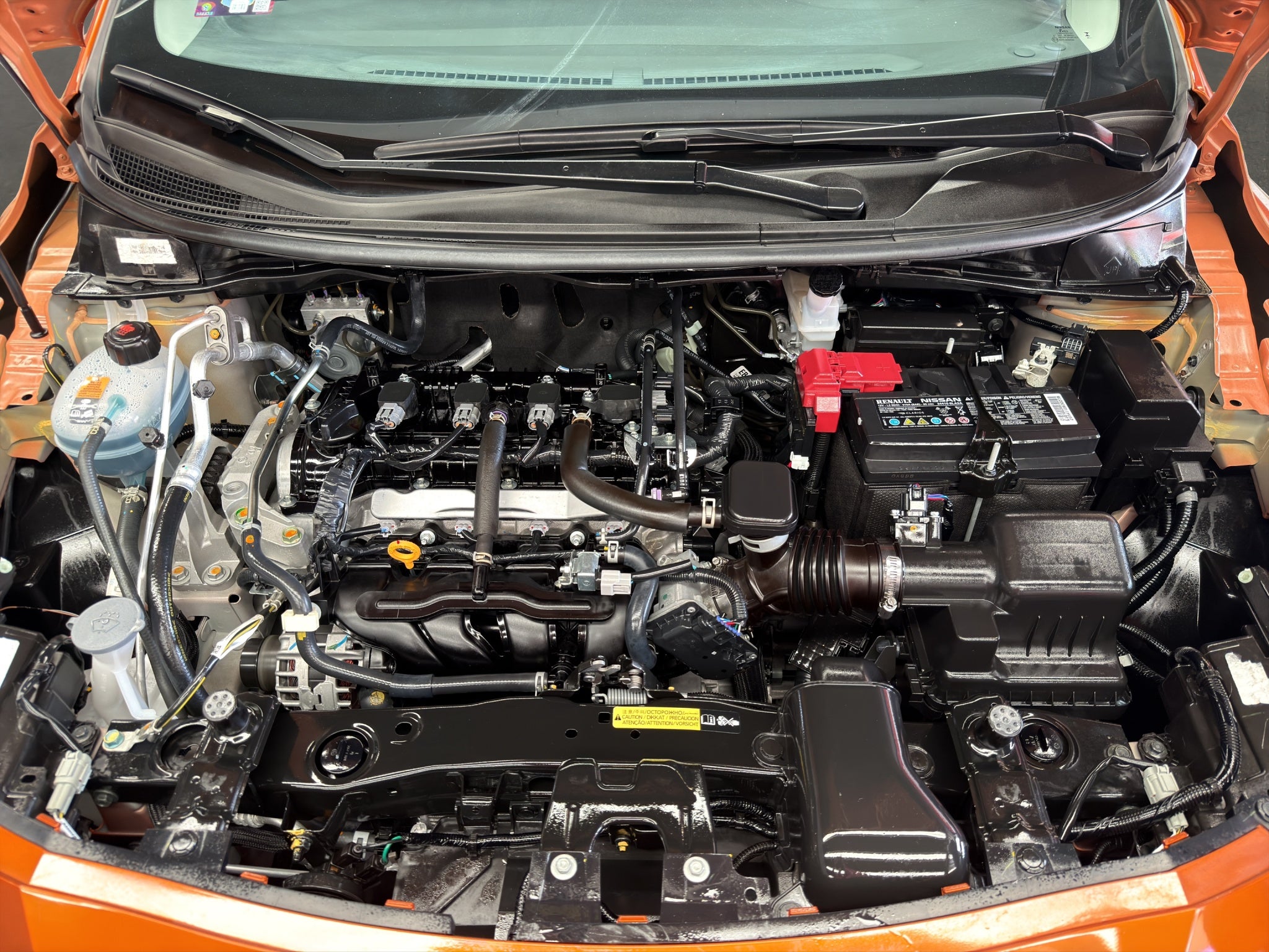 2024 Nissan Versa 4 pts. Sense, TM5, a/ac., R-15